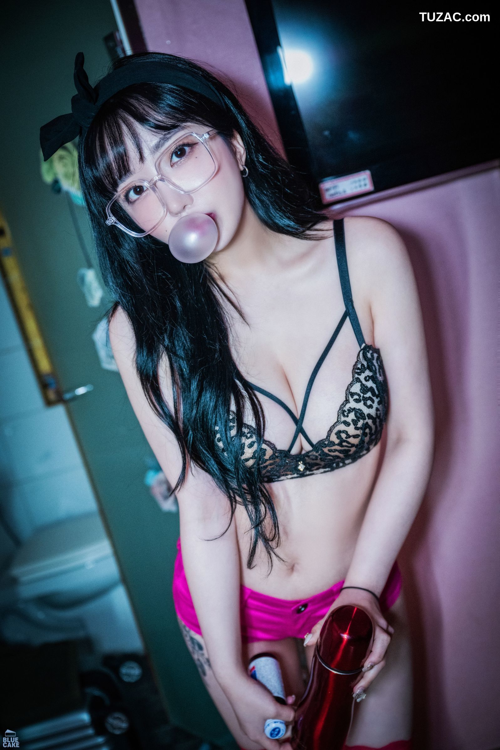 韩国美女-孙乐乐-Son-YeEun-无内裤露出-Nude-No-Panty-BLUECAKE