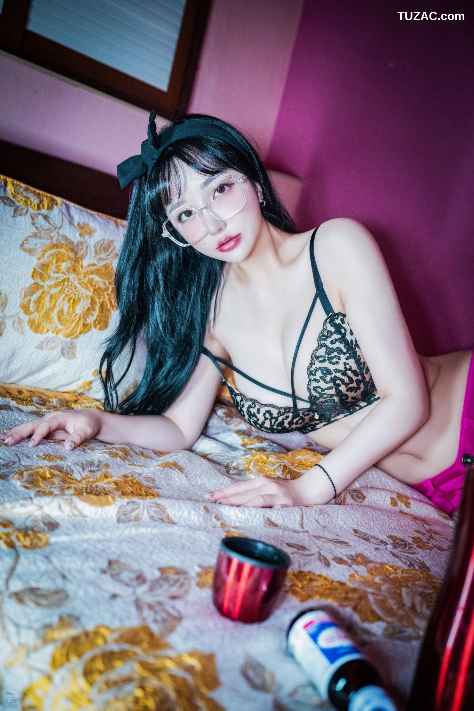 韩国美女-孙乐乐-Son-YeEun-无内裤露出-Nude-No-Panty-BLUECAKE