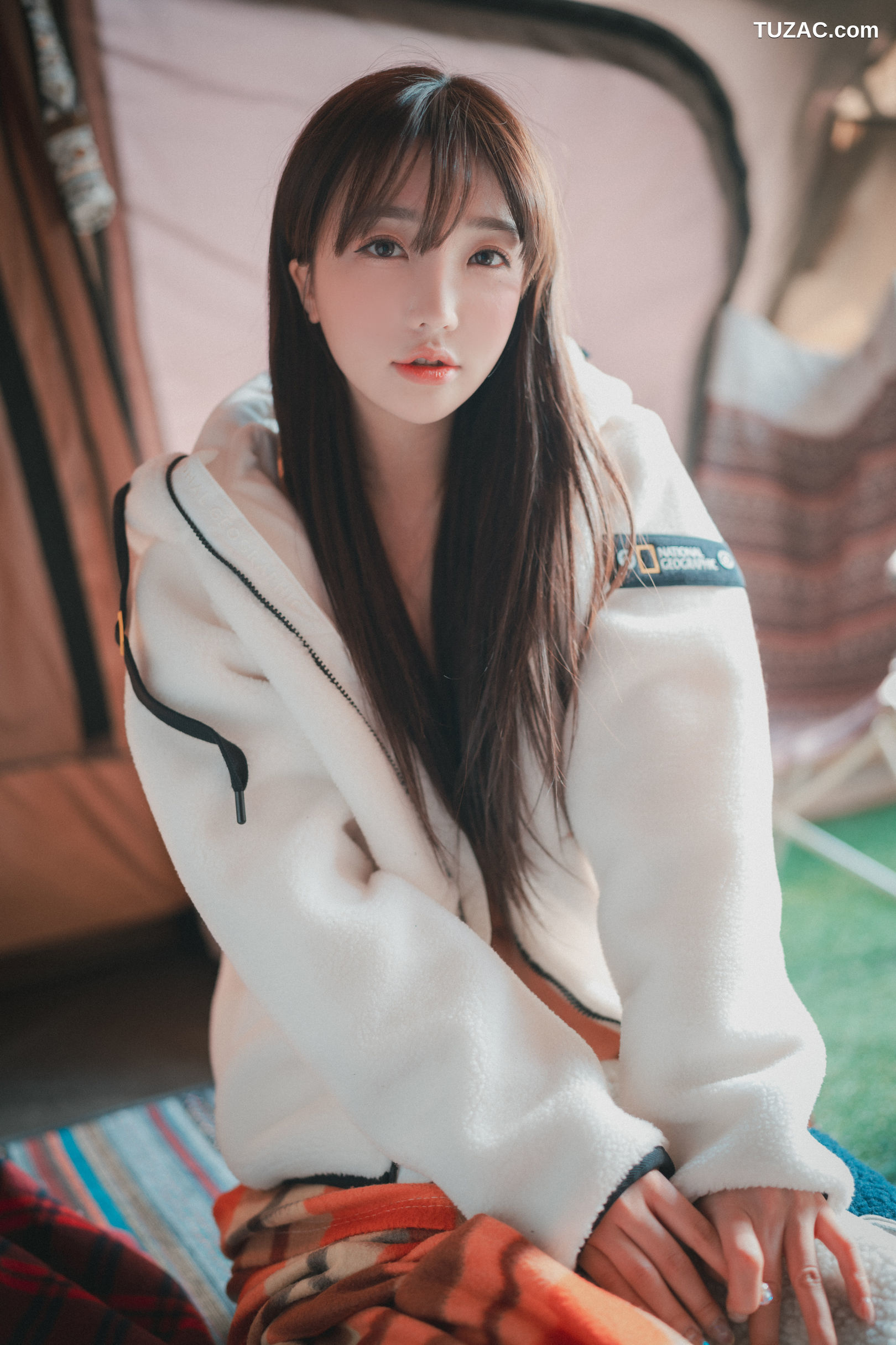 韩国美女-孙乐乐-Son-YeEun-浪漫冬季露营-Romantic-Winter-Glamping