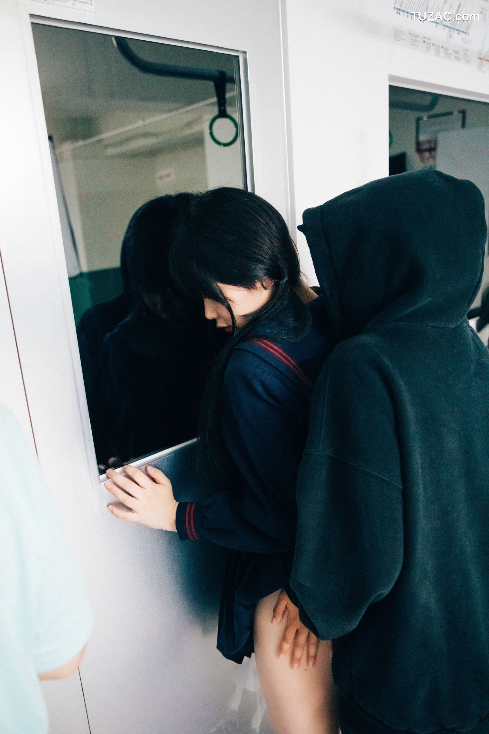 韩国美女-琪雅-Zia-地铁-完整版-Subway-Full-Ver-Loozy