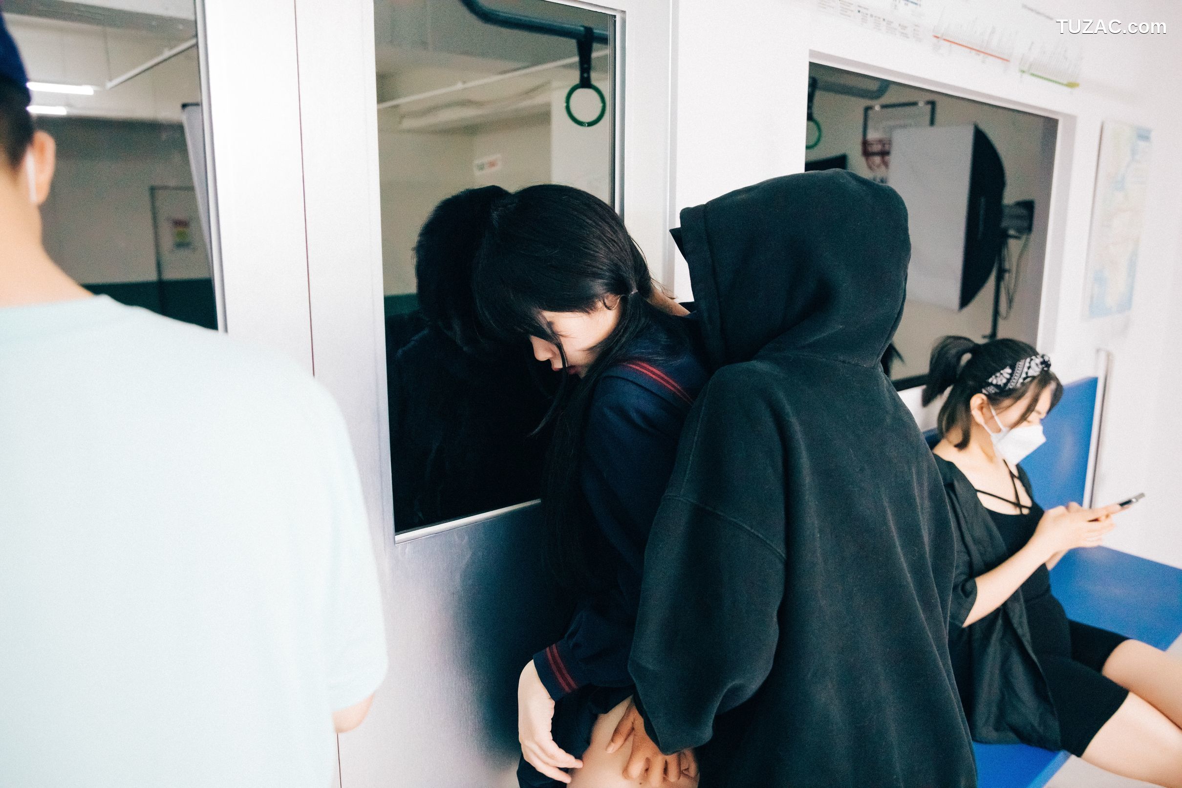 韩国美女-琪雅-Zia-地铁-完整版-Subway-Full-Ver-Loozy