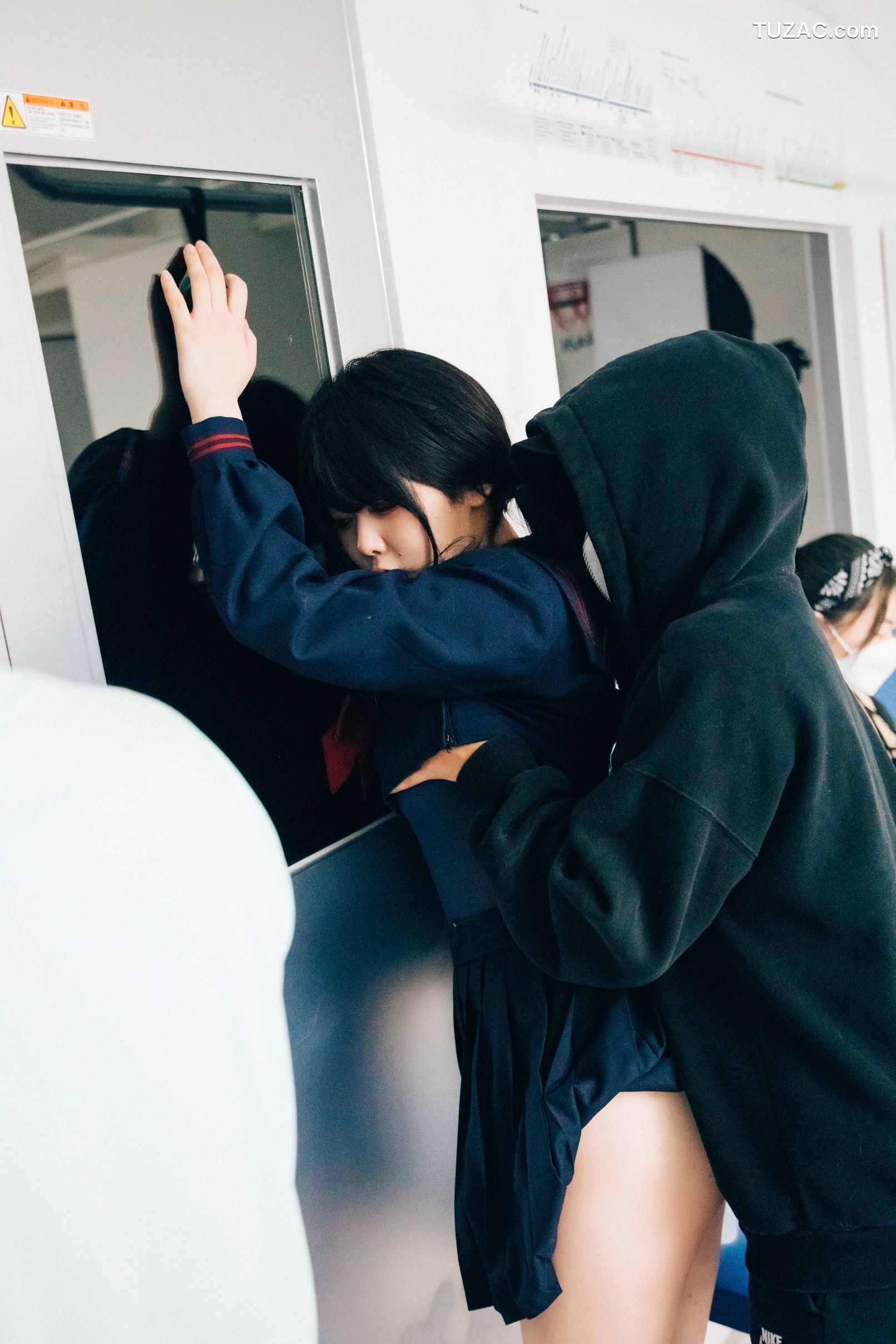 韩国美女-琪雅-Zia-地铁-完整版-Subway-Full-Ver-Loozy