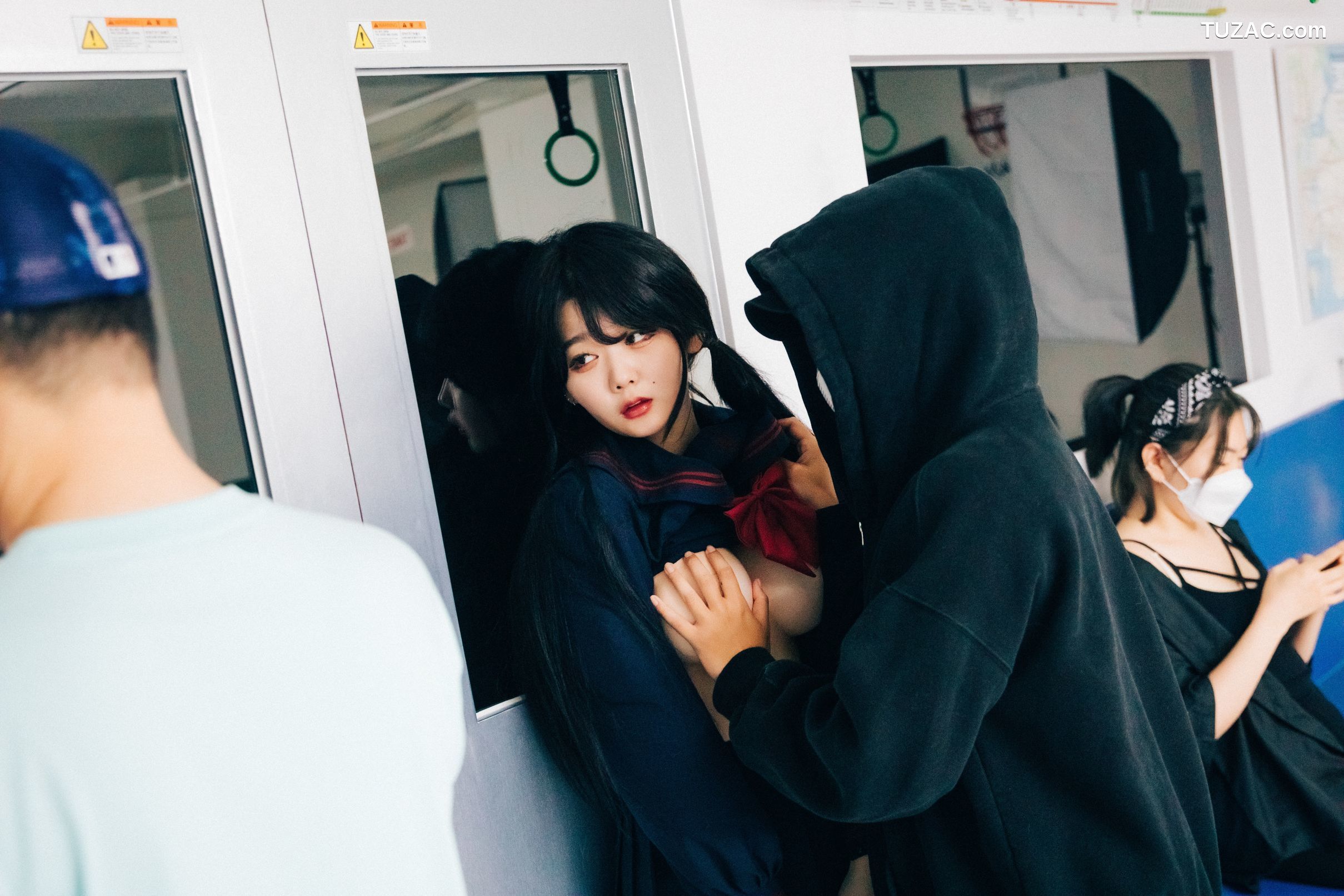 韩国美女-琪雅-Zia-地铁-完整版-Subway-Full-Ver-Loozy