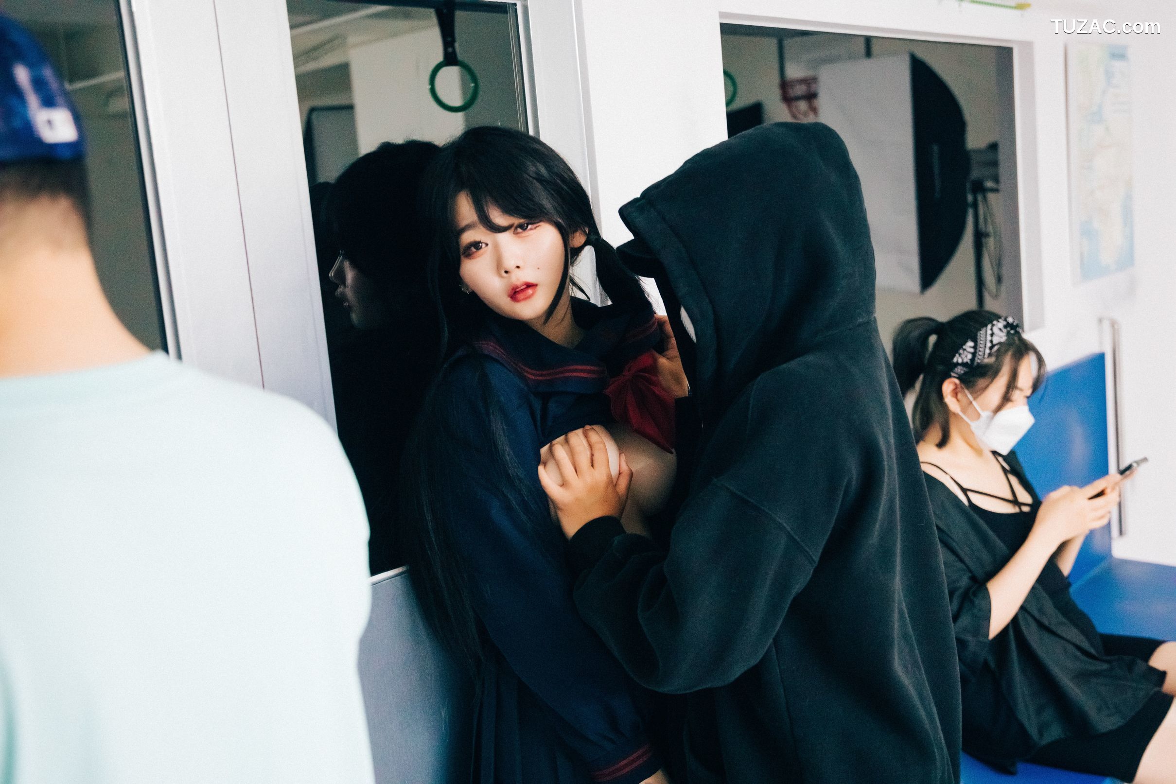 韩国美女-琪雅-Zia-地铁-完整版-Subway-Full-Ver-Loozy