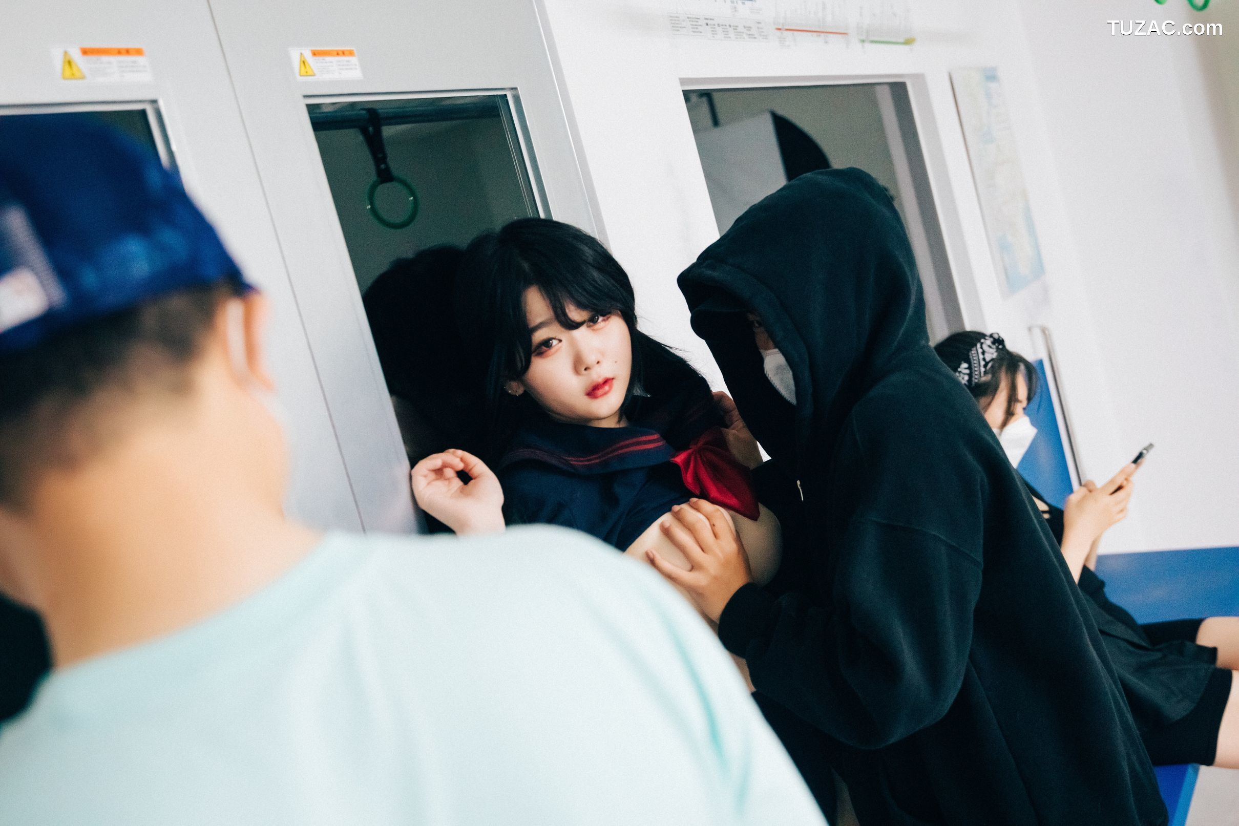 韩国美女-琪雅-Zia-地铁-完整版-Subway-Full-Ver-Loozy