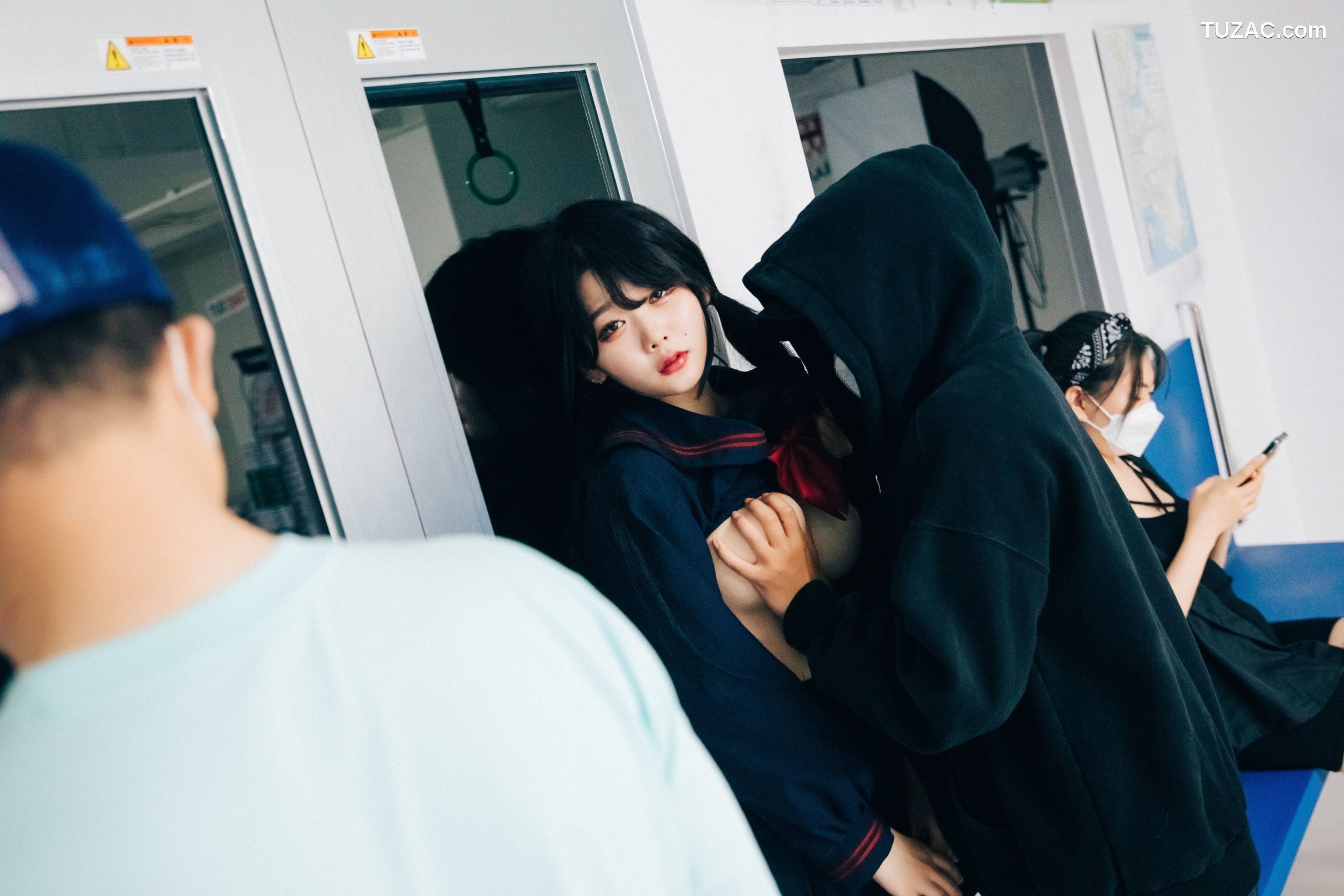 韩国美女-琪雅-Zia-地铁-完整版-Subway-Full-Ver-Loozy