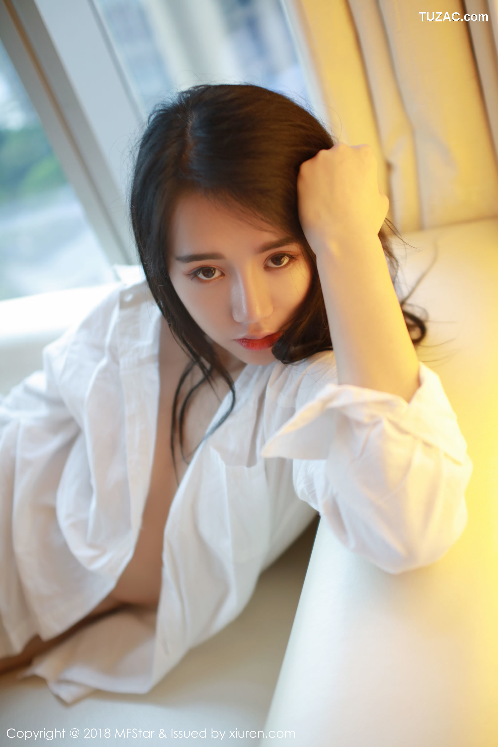 MFStar模范学院-143-白子嫣-白衬衣配开档无内肉丝裤袜