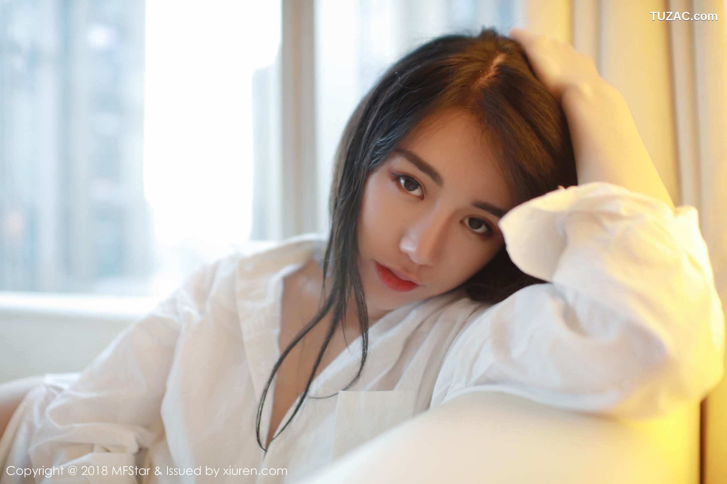 MFStar模范学院-143-白子嫣-白衬衣配开档无内肉丝裤袜