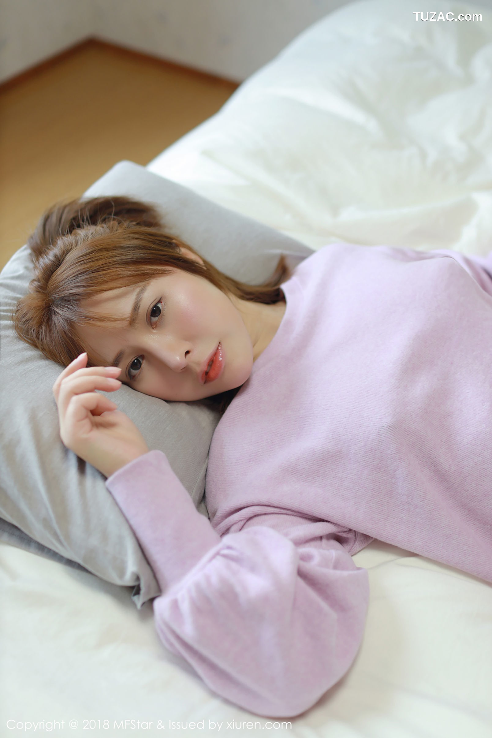 MFStar模范学院-170-艾莉Evelyn-日本旅拍第二套-真空紫色毛衣美乳激凸