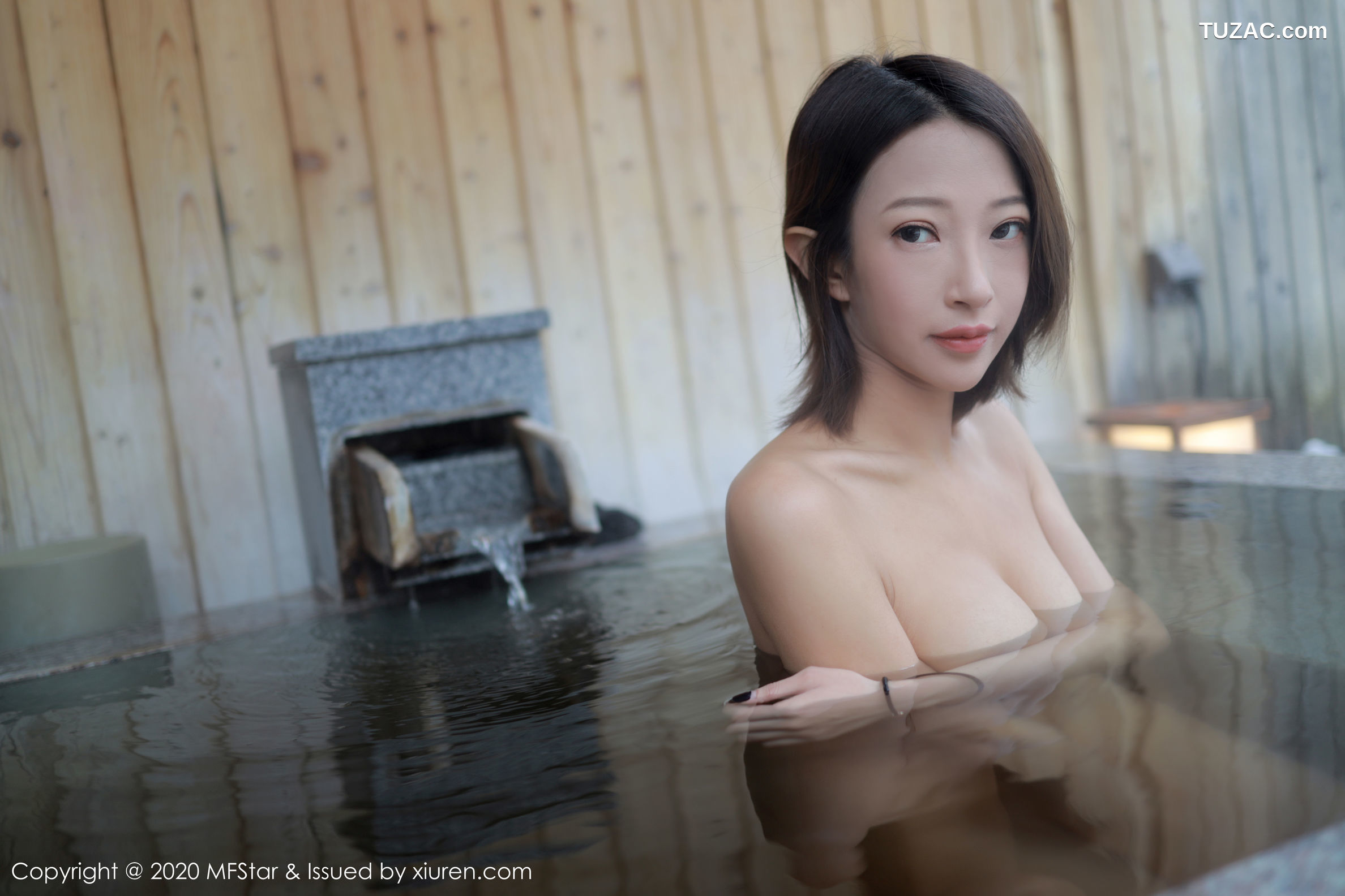 MFStar模范学院-281-Dreamy小乔-北海道旅拍-浴池性感吊带内衣湿身