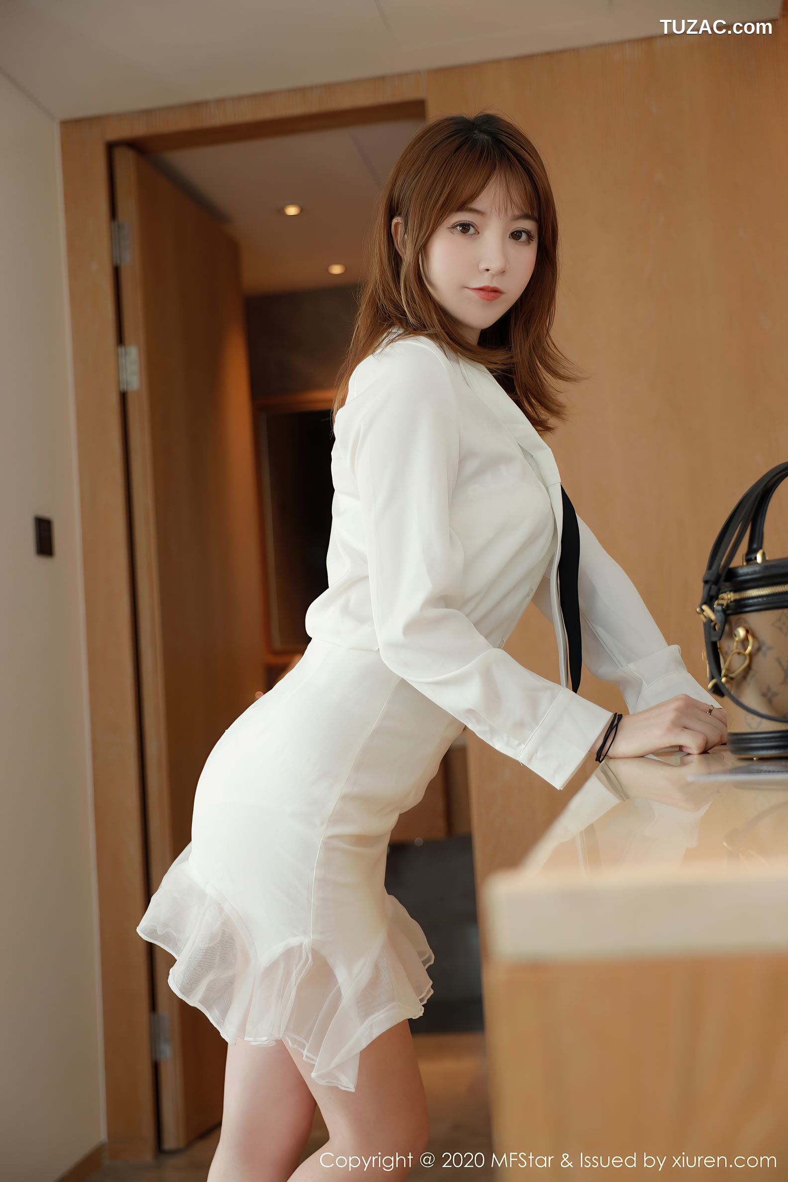 MFStar模范学院-400-模特-yoo优优四川旅拍写真