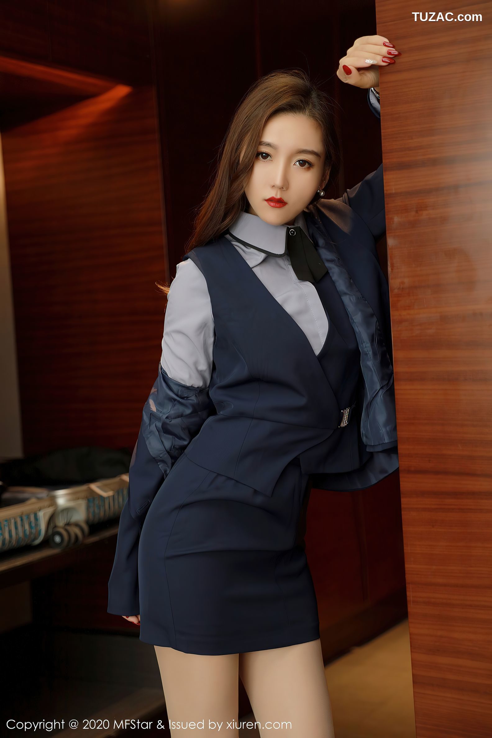 MFStar模范学院-425-艾静香-经典的职场职业装