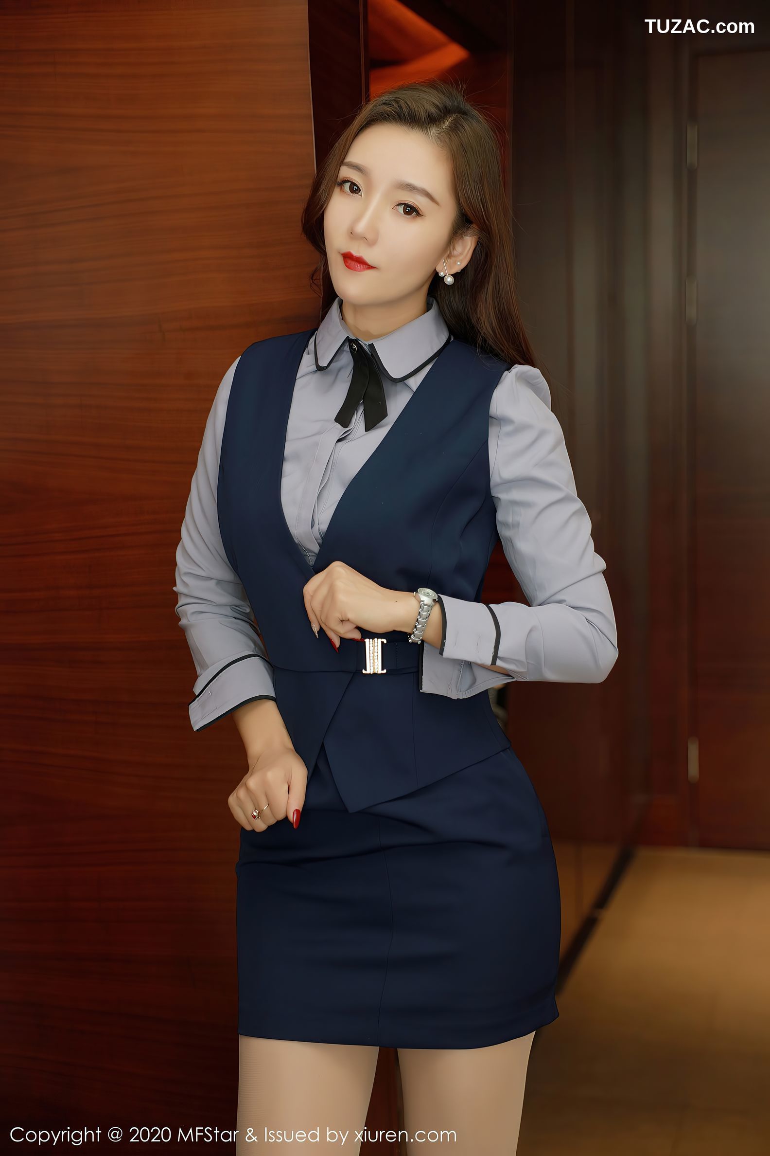 MFStar模范学院-425-艾静香-经典的职场职业装