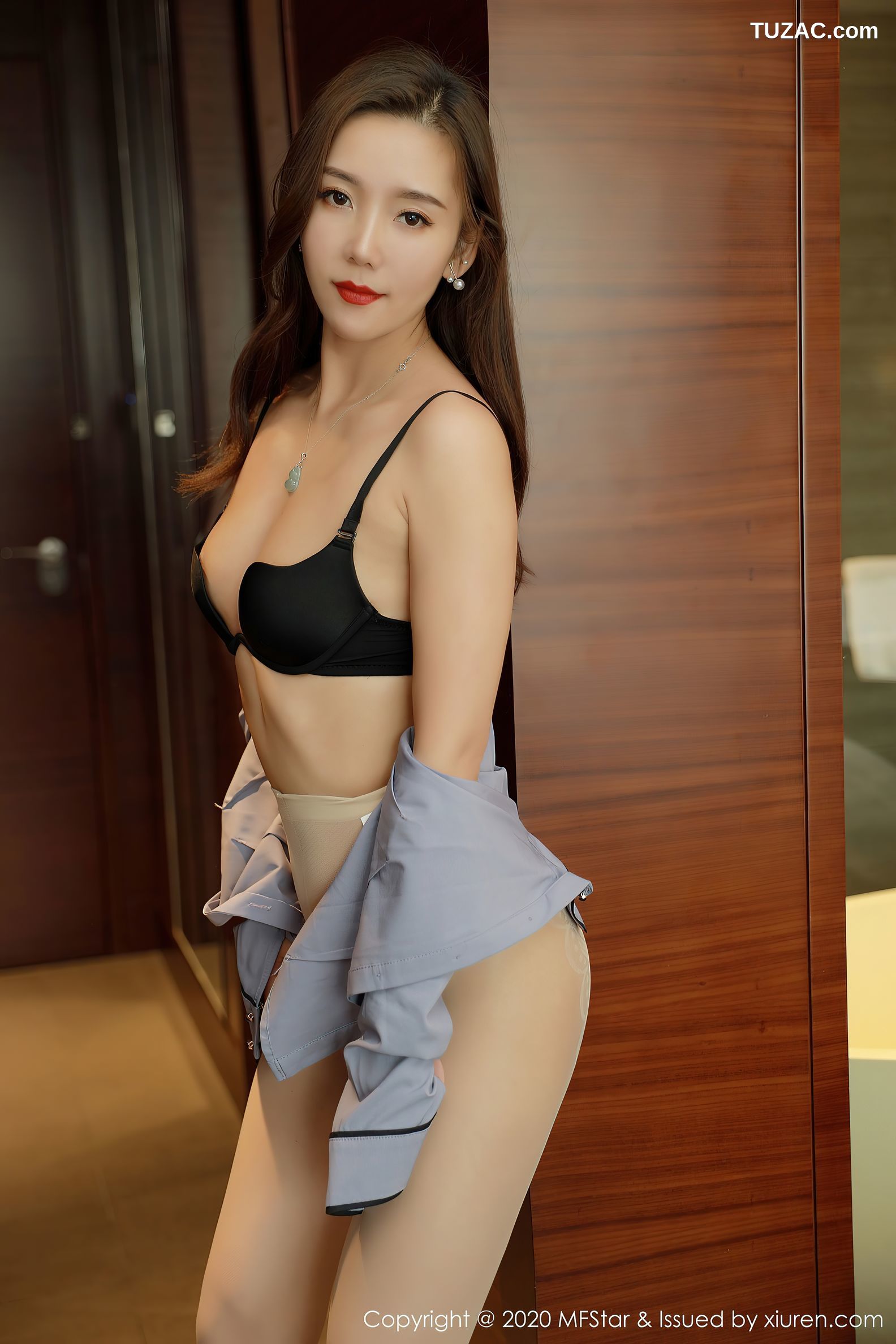 MFStar模范学院-425-艾静香-经典的职场职业装