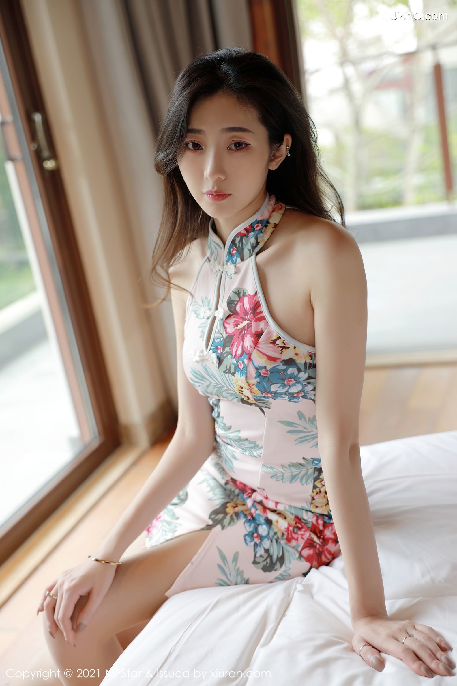 MFStar模范学院-431-安琪Yee-三亚旅拍-华丽典雅旗袍肉丝-2021.01.04