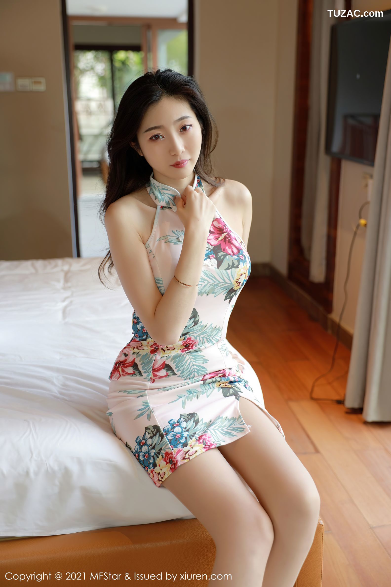 MFStar模范学院-431-安琪Yee-三亚旅拍-华丽典雅旗袍肉丝-2021.01.04