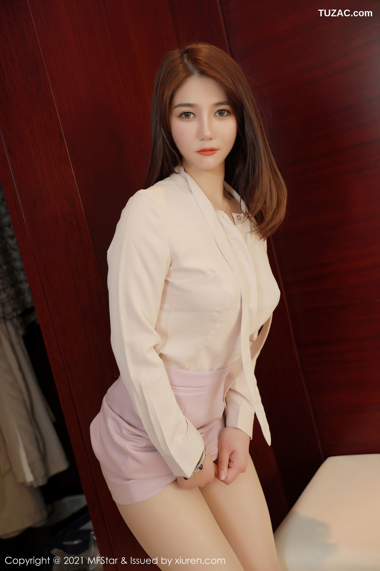 MFStar模范学院-444-Fairy如歌-淡粉西装性感白衬衣肉丝-2021.01.21