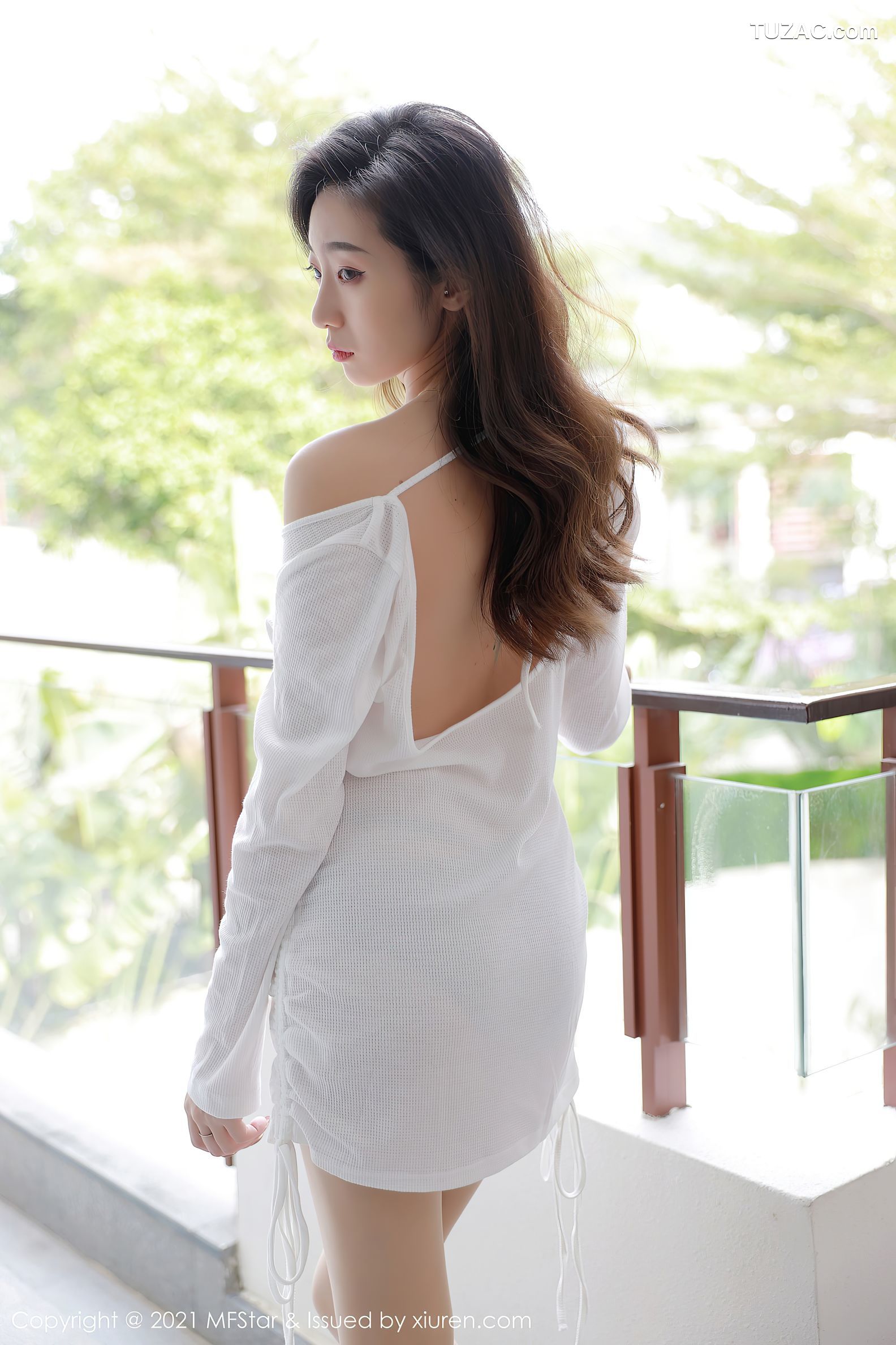 MFStar模范学院-446-安琪Yee-三亚旅拍-薄透白色上衣朦胧肉丝-2021.01.25