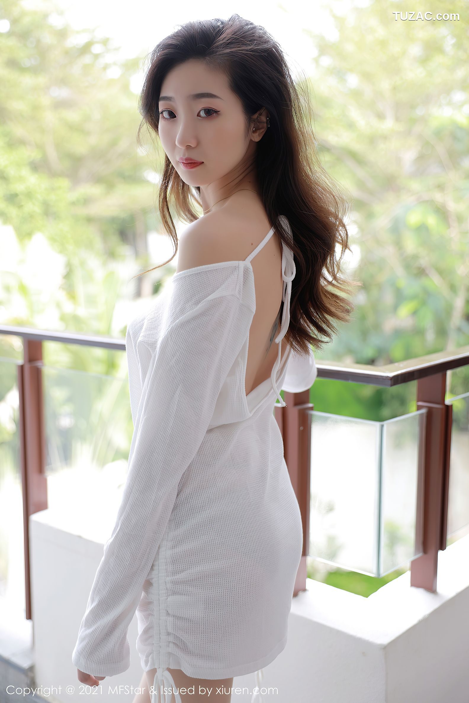 MFStar模范学院-446-安琪Yee-三亚旅拍-薄透白色上衣朦胧肉丝-2021.01.25