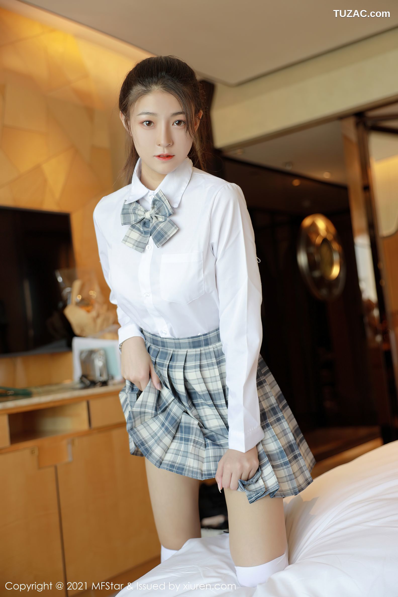 MFStar模范学院-448-Laura苏雨彤-清纯格子JK制服性感内衣-2021.01.27