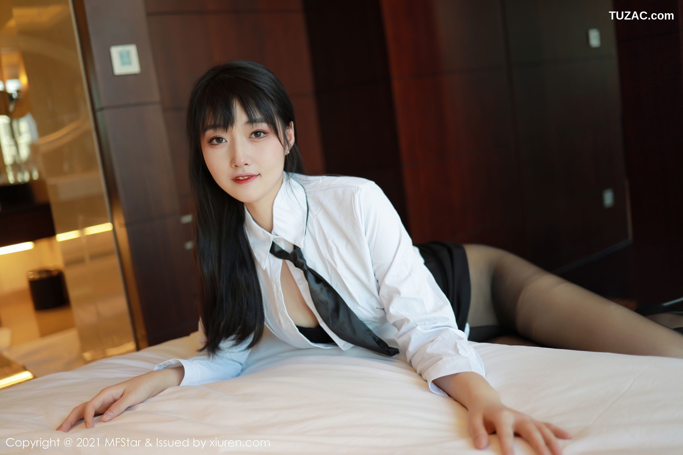 MFStar模范学院-449-锅包又You-白衬衫黑短裙主题黑丝翘臀-2021.01.28