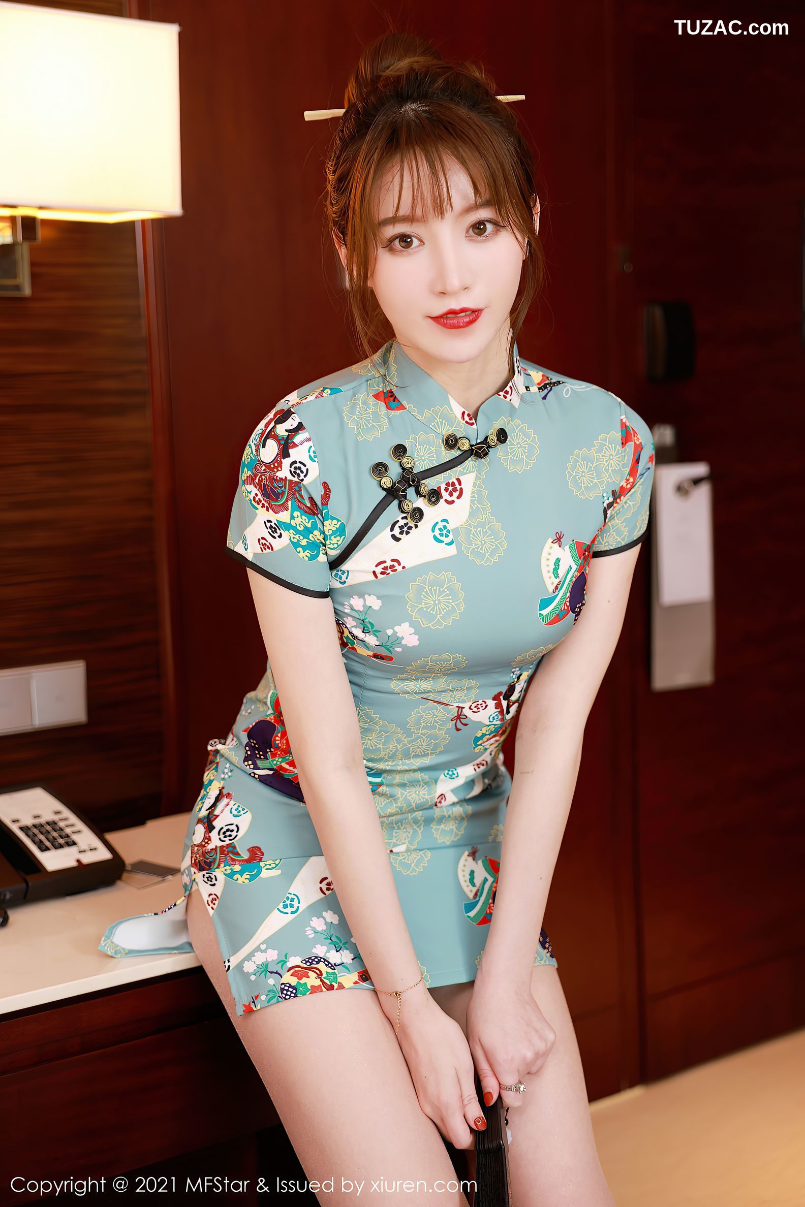 MFStar模范学院-471-Yoo优优-三亚旅拍古韵旗袍肉丝-2021.03.19