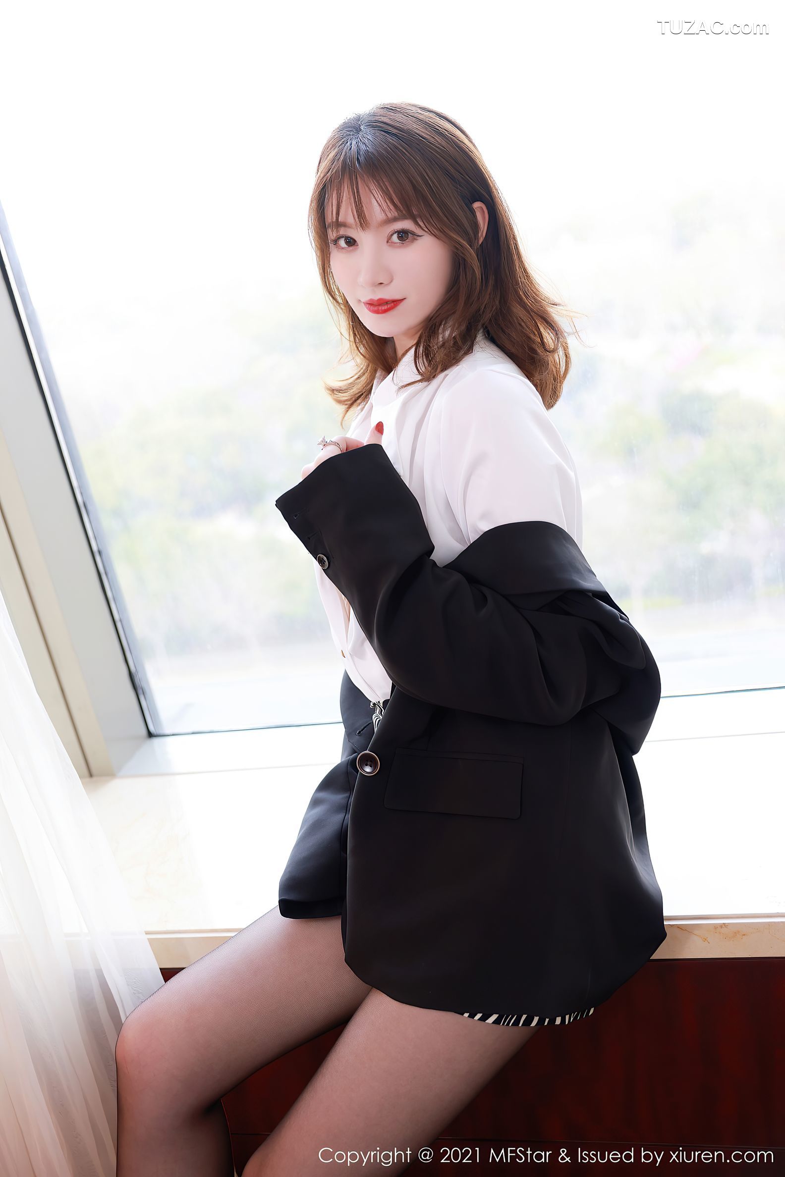 MFStar模范学院-476-Yoo优优-白衬衫黑丝-2021.03.31