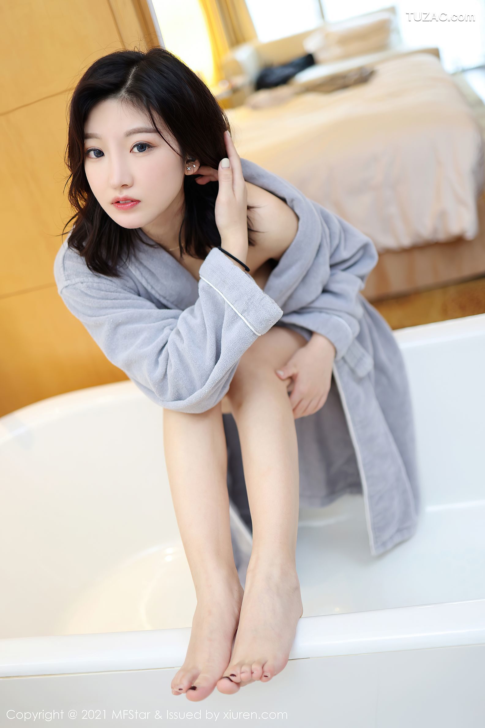 MFStar模范学院-478-人间荒糖-灰色睡袍真空-2021.04.07