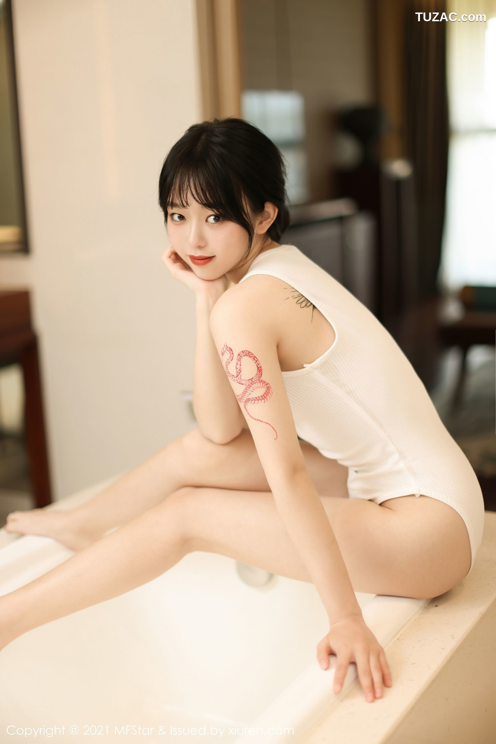 MFStar模范学院-496-奶瓶-丽江旅拍浴缸白色高叉连体衣湿身-2021.05.17