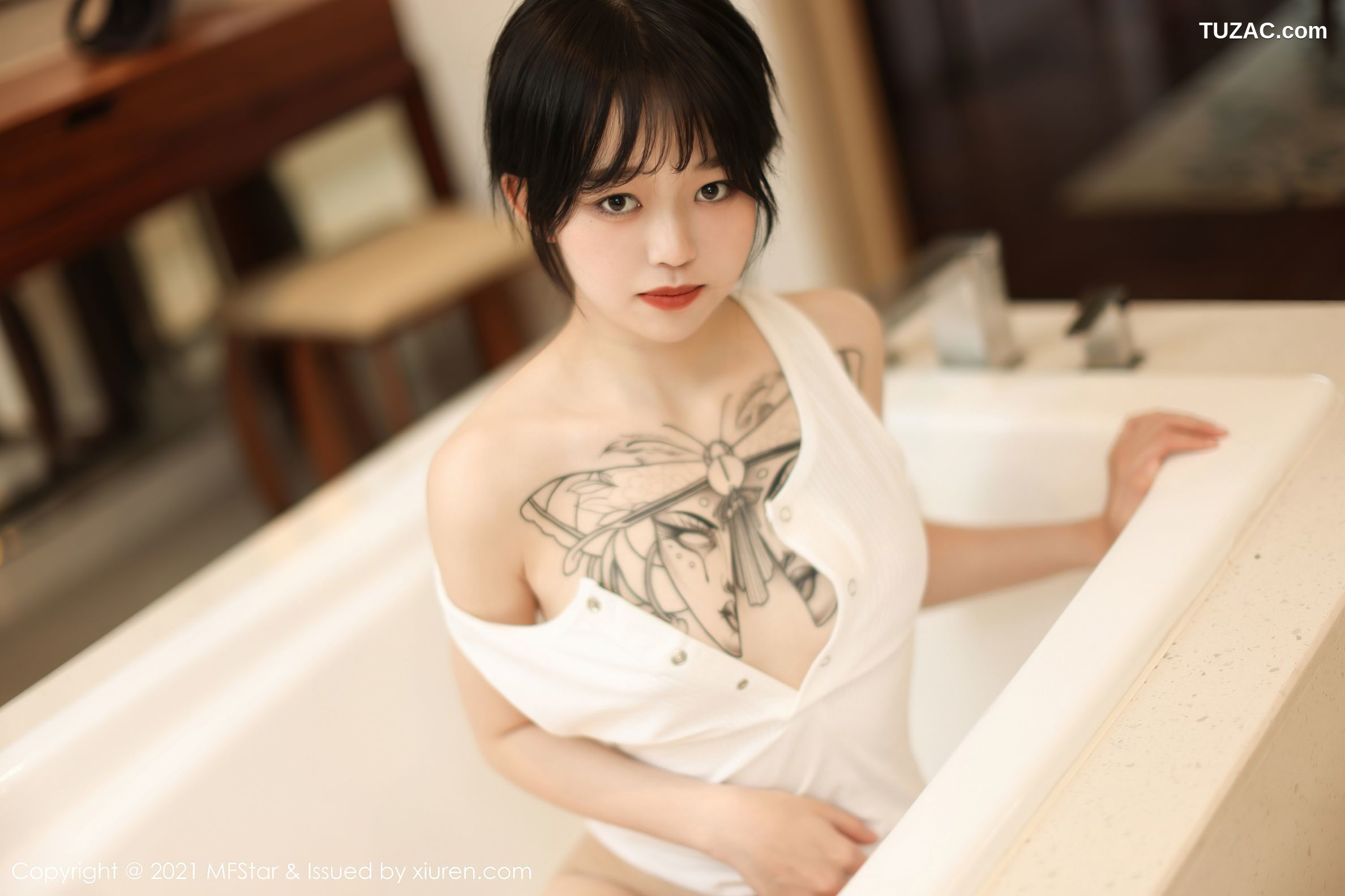 MFStar模范学院-496-奶瓶-丽江旅拍浴缸白色高叉连体衣湿身-2021.05.17