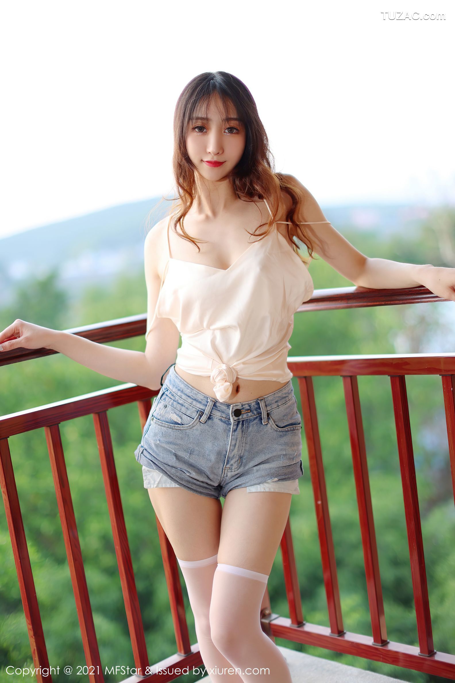 MFStar模范学院-506-水水er-丽江旅拍宽松牛仔裤-2021.06.18