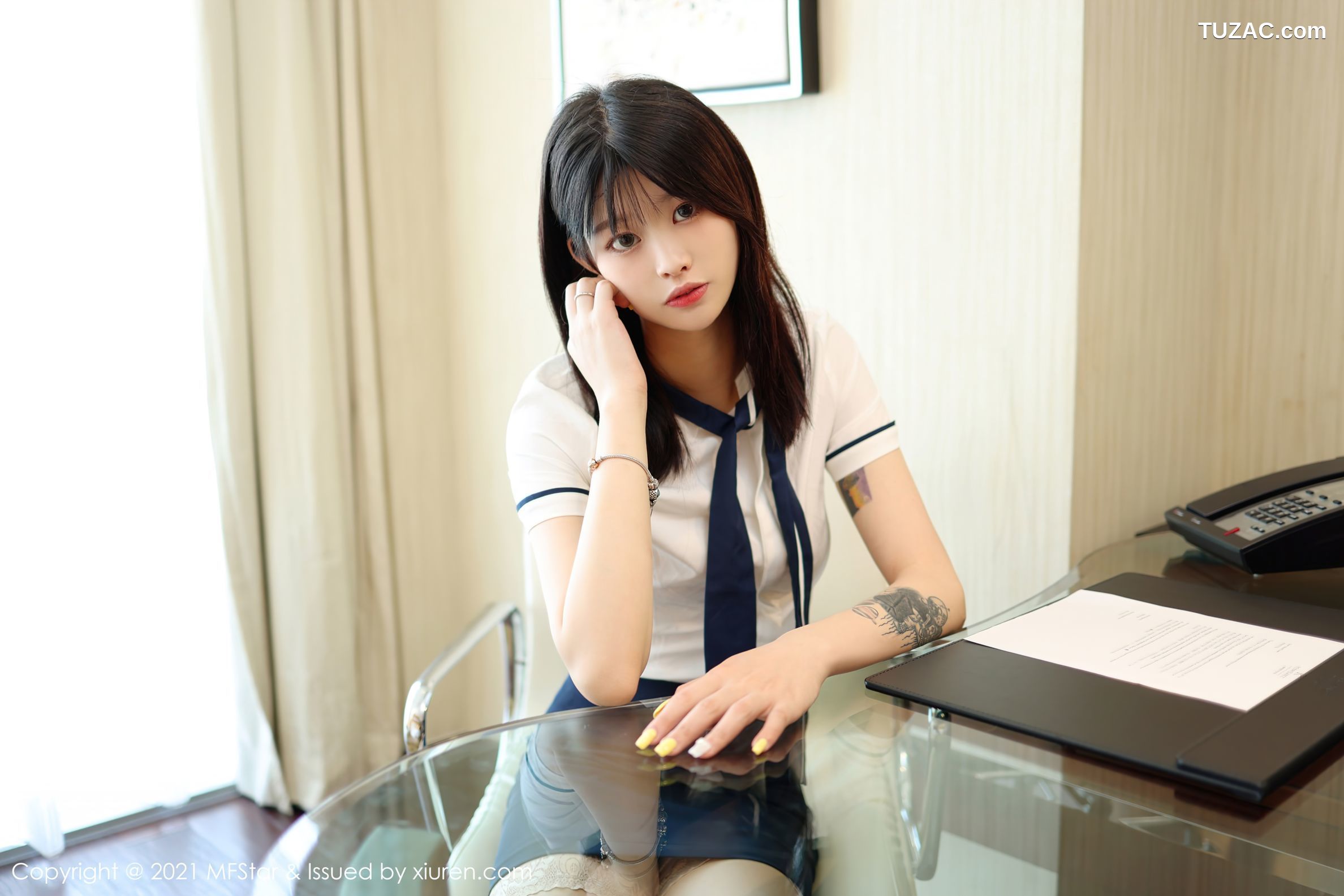 MFStar模范学院-516-77qiqi-校园风格学生装短裙肉色蕾丝袜-2021.07.23