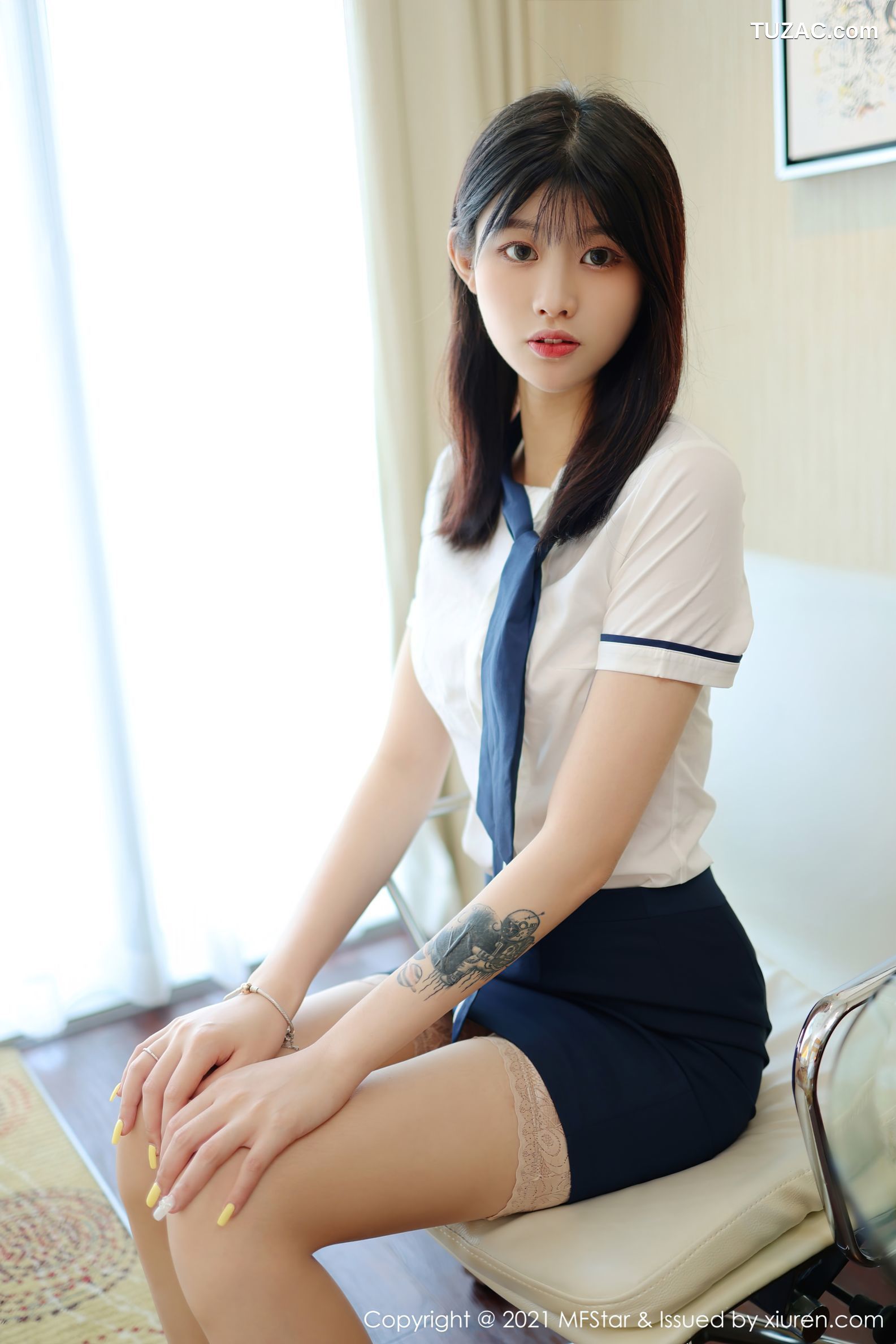 MFStar模范学院-516-77qiqi-校园风格学生装短裙肉色蕾丝袜-2021.07.23