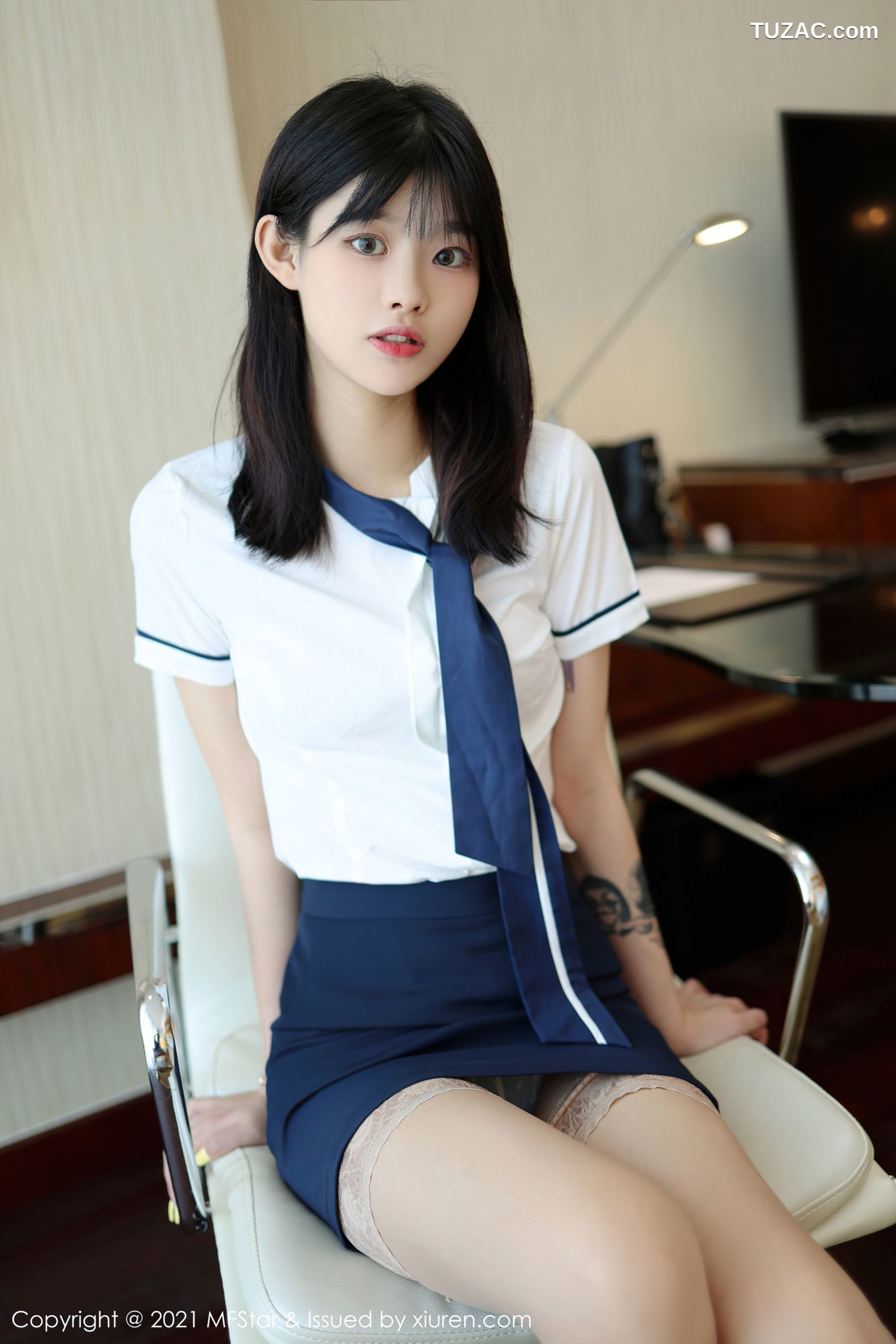 MFStar模范学院-516-77qiqi-校园风格学生装短裙肉色蕾丝袜-2021.07.23
