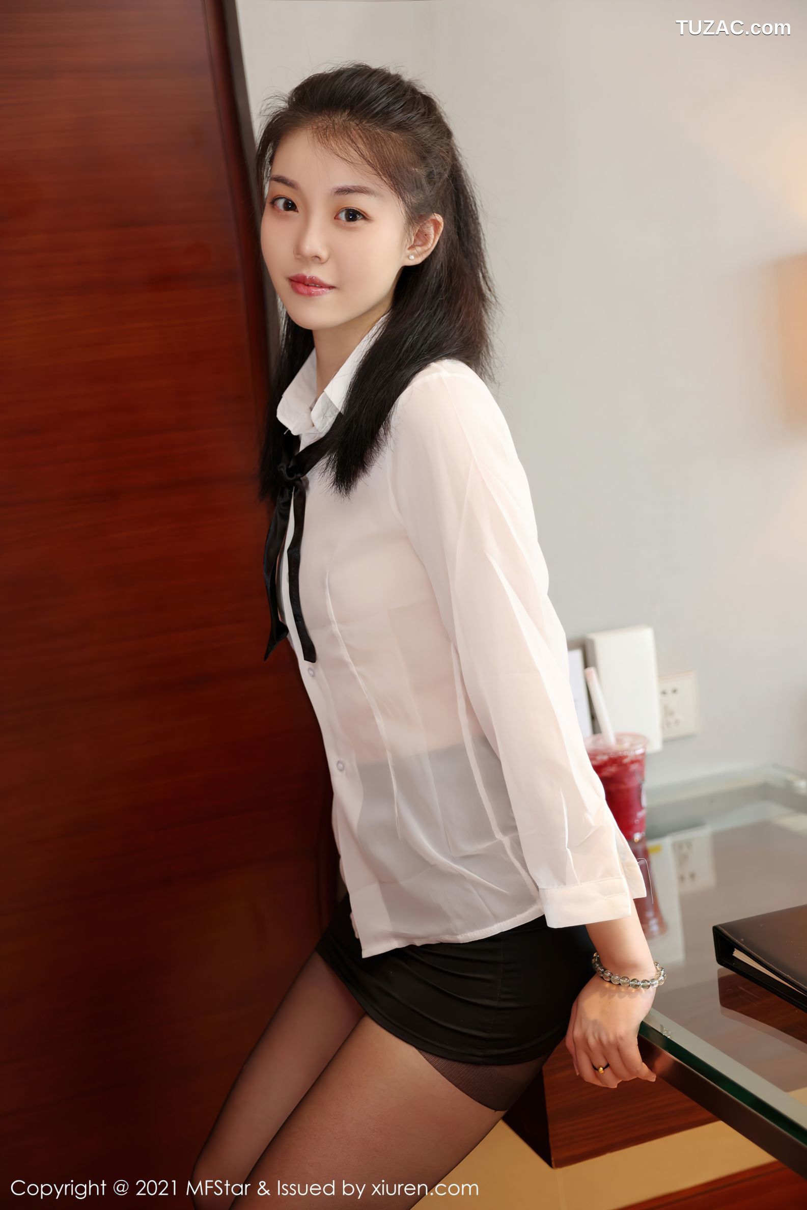 MFStar模范学院-523-一颗甜蛋黄a-白衬衫黑短裙黑丝-2021.08.09