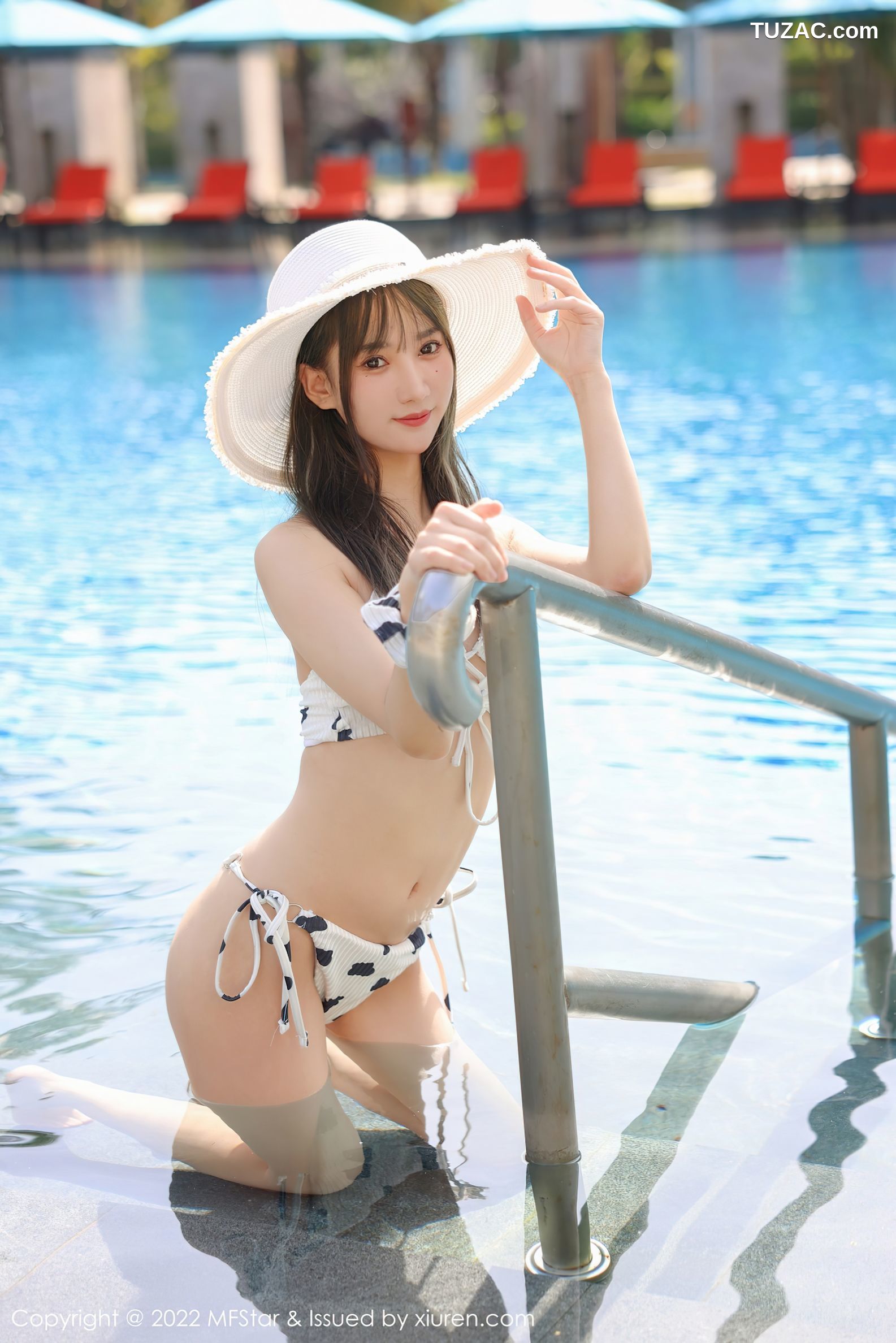 MFStar模范学院-548-小果冻儿Jelly-三亚旅拍性感白色泳衣-2022.01.18