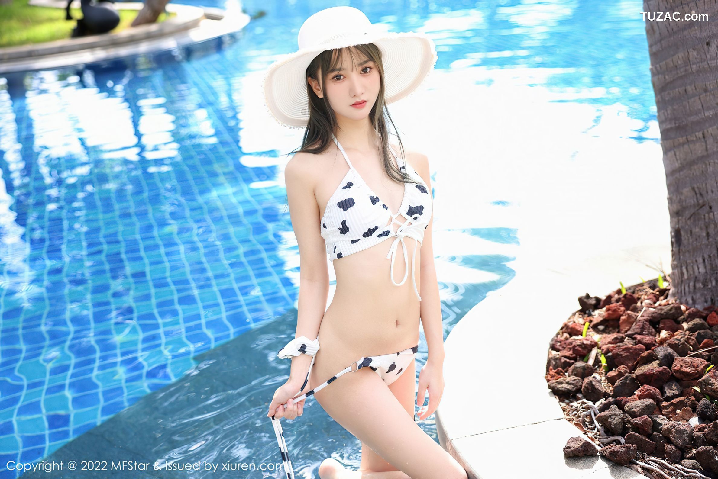 MFStar模范学院-548-小果冻儿Jelly-三亚旅拍性感白色泳衣-2022.01.18