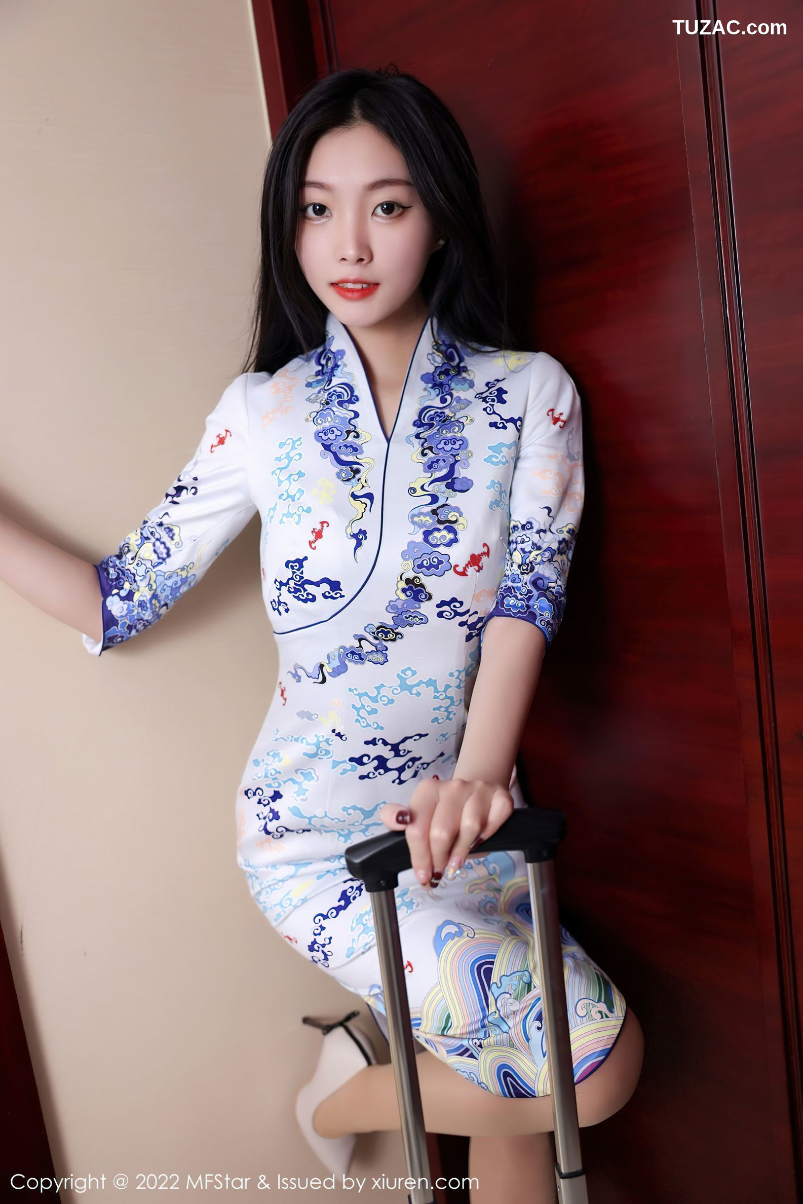 MFStar模范学院-556-韩好甜-宾馆性感图纹旗袍肉丝-2022.03.07