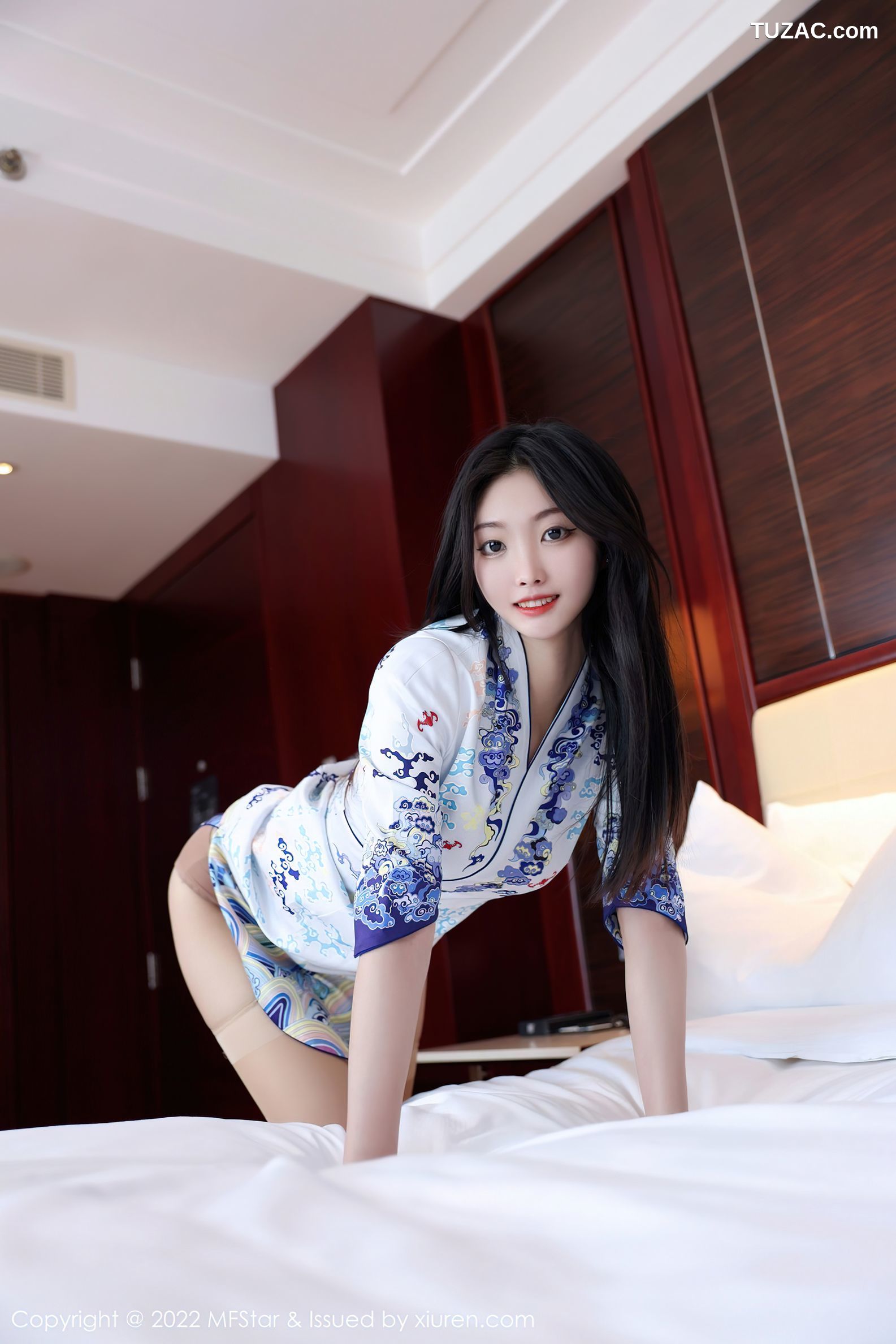 MFStar模范学院-556-韩好甜-宾馆性感图纹旗袍肉丝-2022.03.07