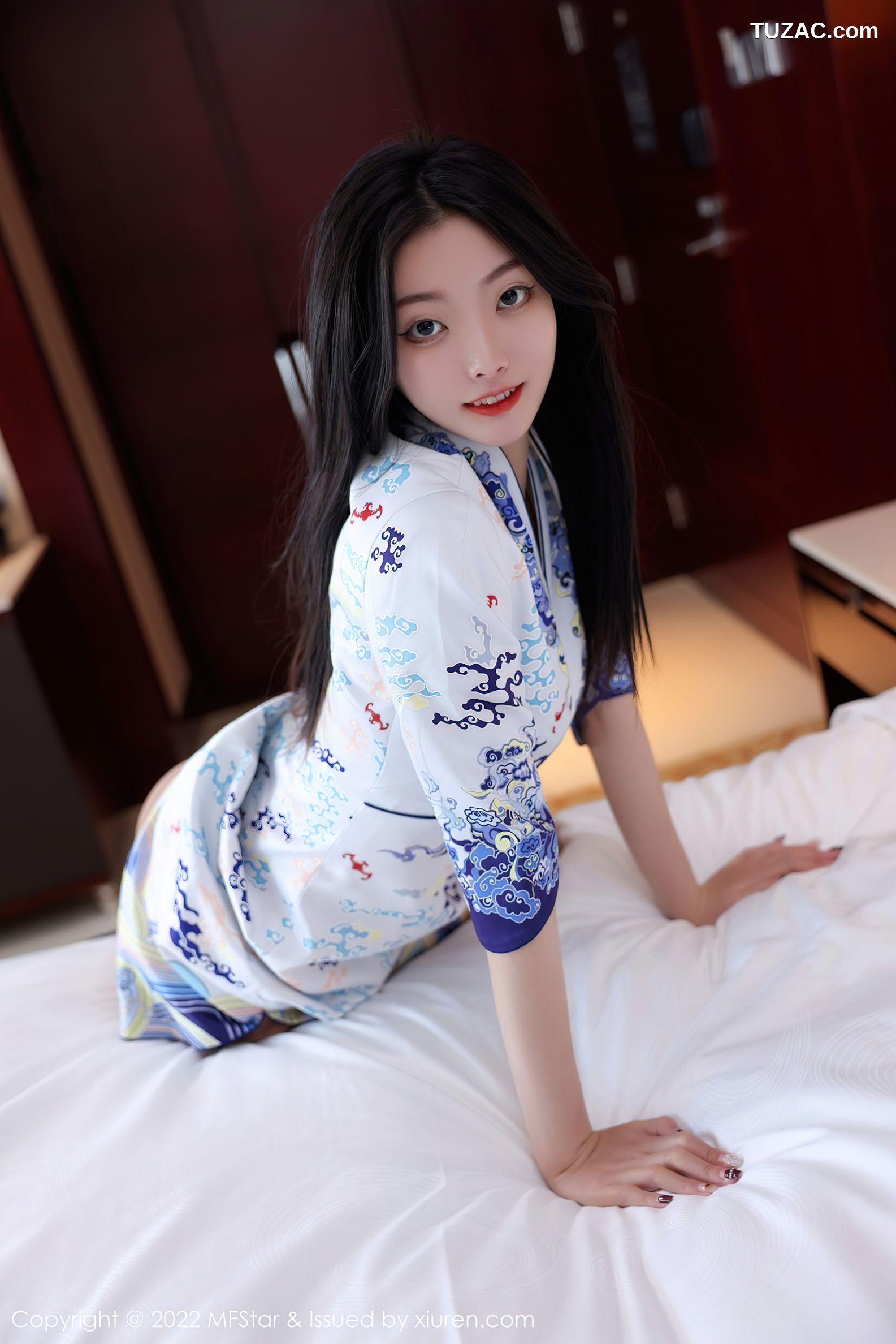 MFStar模范学院-556-韩好甜-宾馆性感图纹旗袍肉丝-2022.03.07