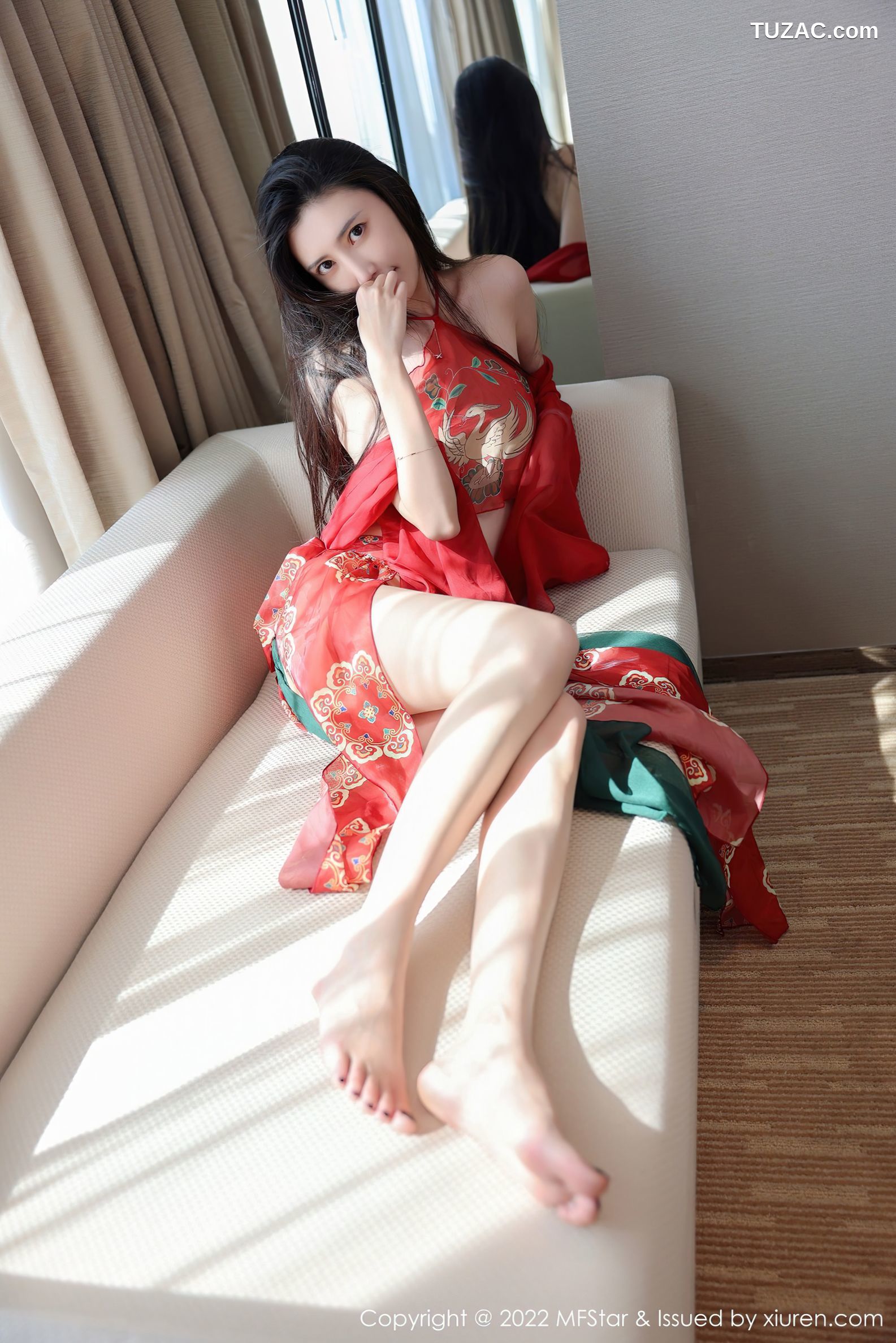 MFStar模范学院-560-吴思晚-红色古典薄纱服饰肚兜-2022.03.16