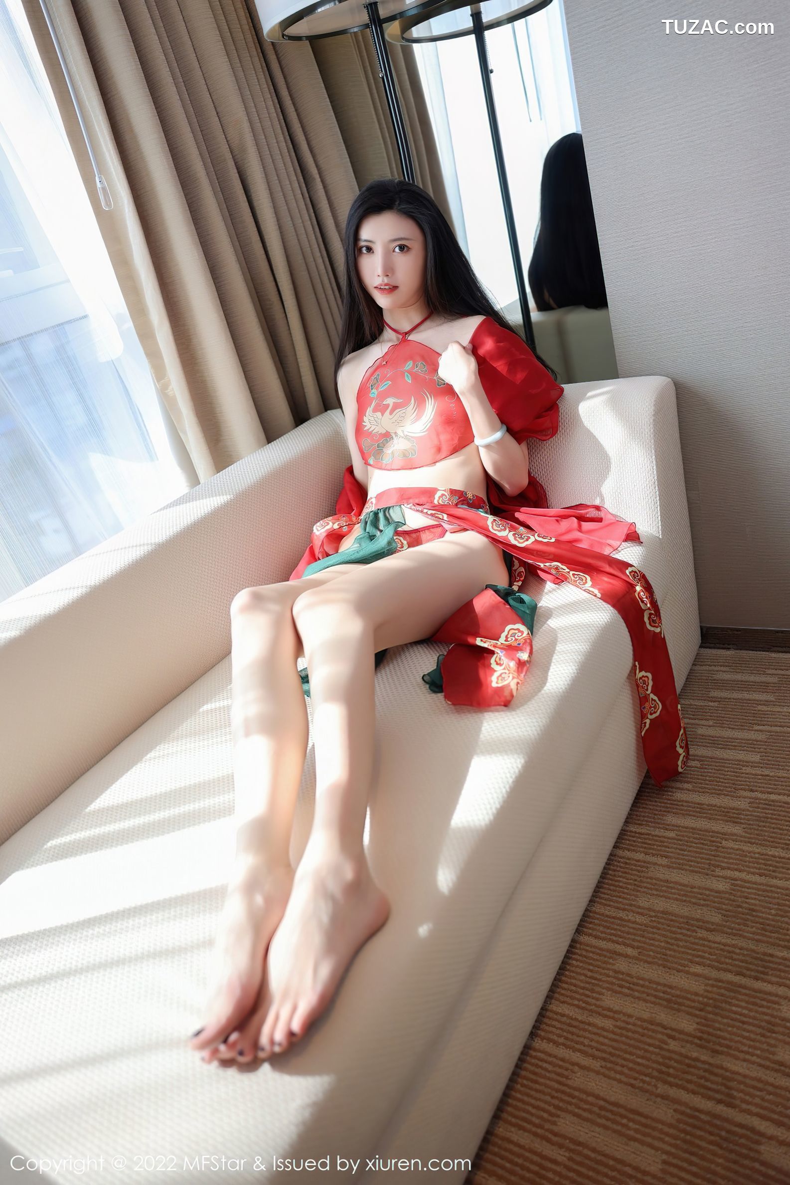 MFStar模范学院-560-吴思晚-红色古典薄纱服饰肚兜-2022.03.16