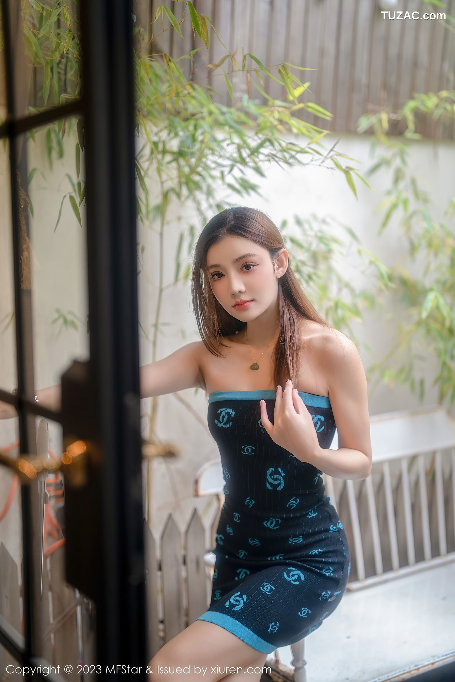 MFStar模范学院-586-加朵babe-深色露肩连衣短裙