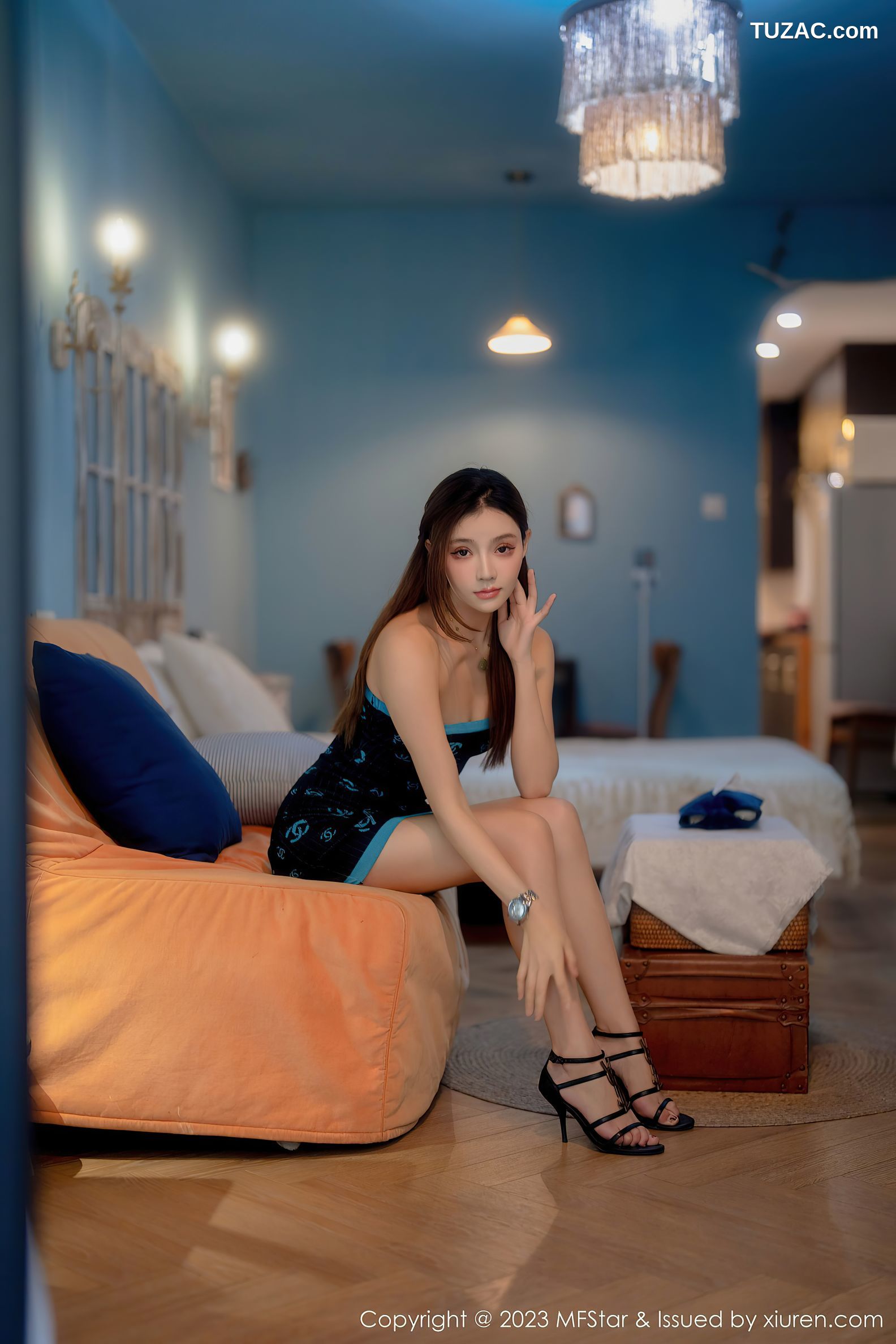 MFStar模范学院-586-加朵babe-深色露肩连衣短裙