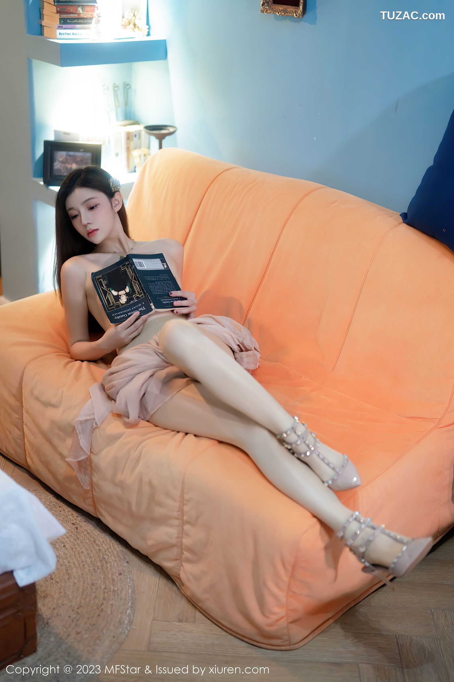 MFStar模范学院-603-加朵babe-米色露肩连衣纱裙美腿