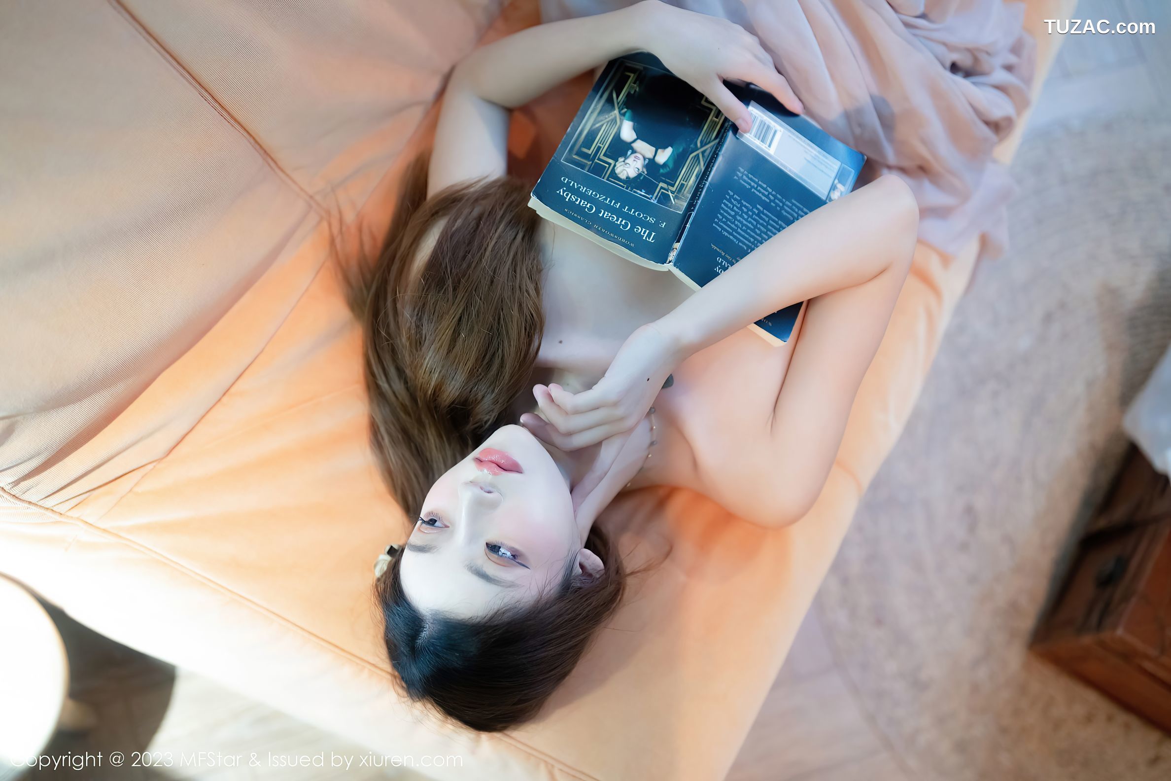 MFStar模范学院-603-加朵babe-米色露肩连衣纱裙美腿