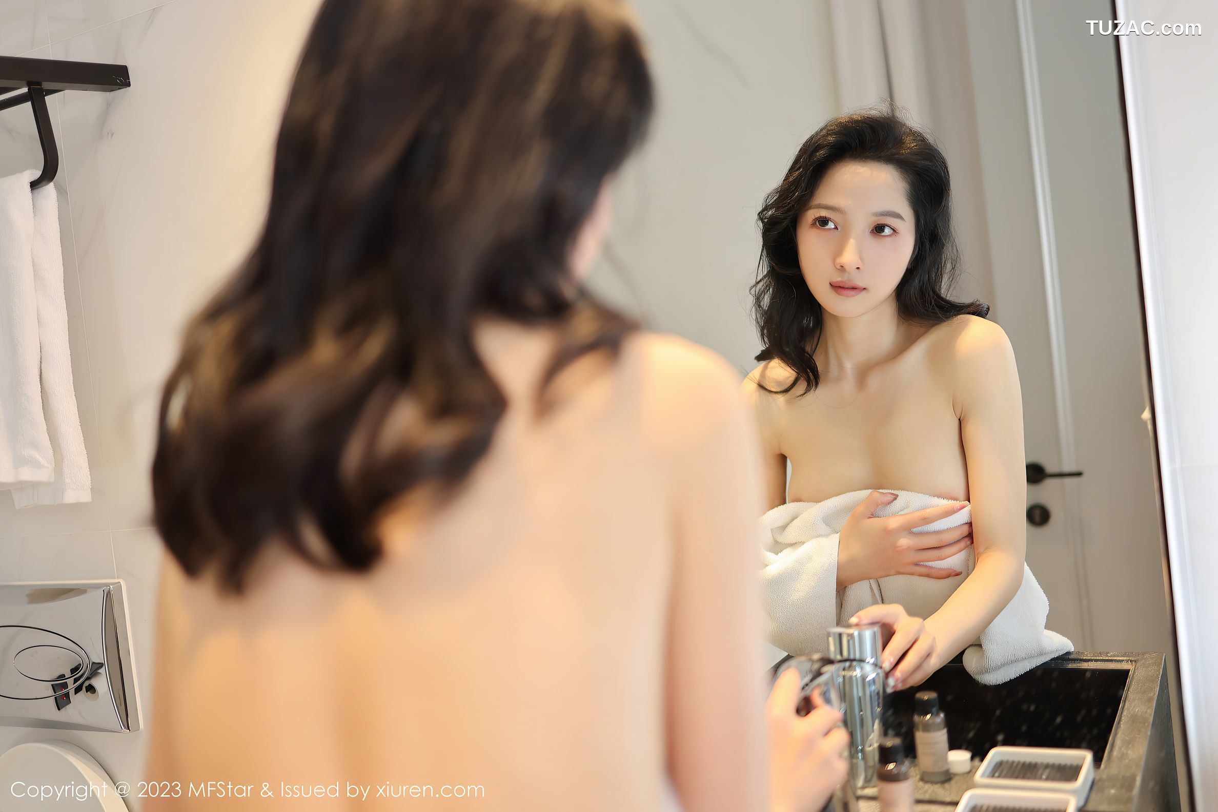 MFStar模范学院-608-茜茜Kimi-浴室场景白吊带背心白内裤