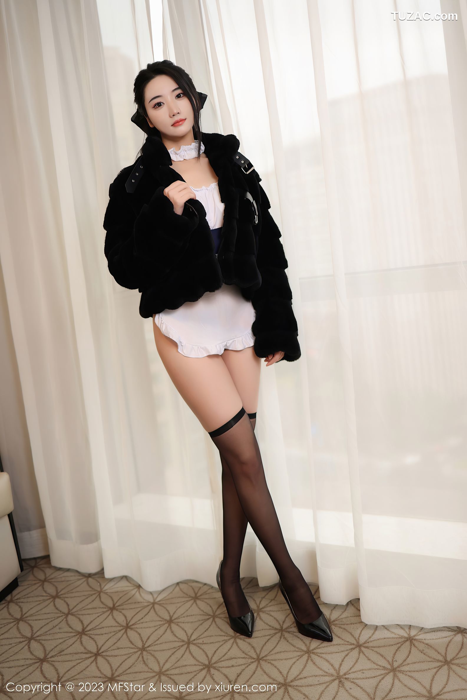 MFStar模范学院-609-汐汐爱吃草莓-黑白拼色女仆服饰