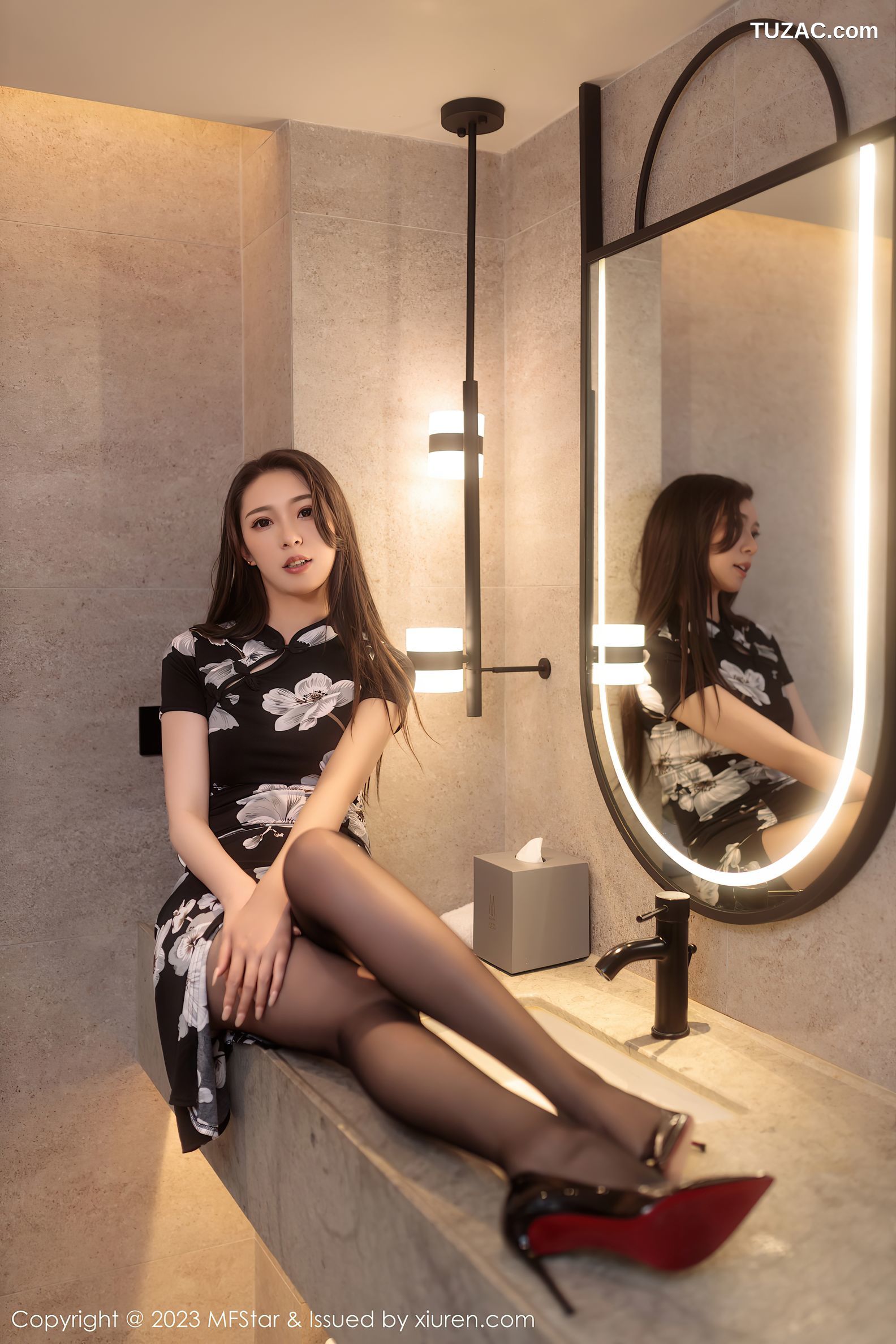 MFStar模范学院-630-小波多-黑色带图案旗袍