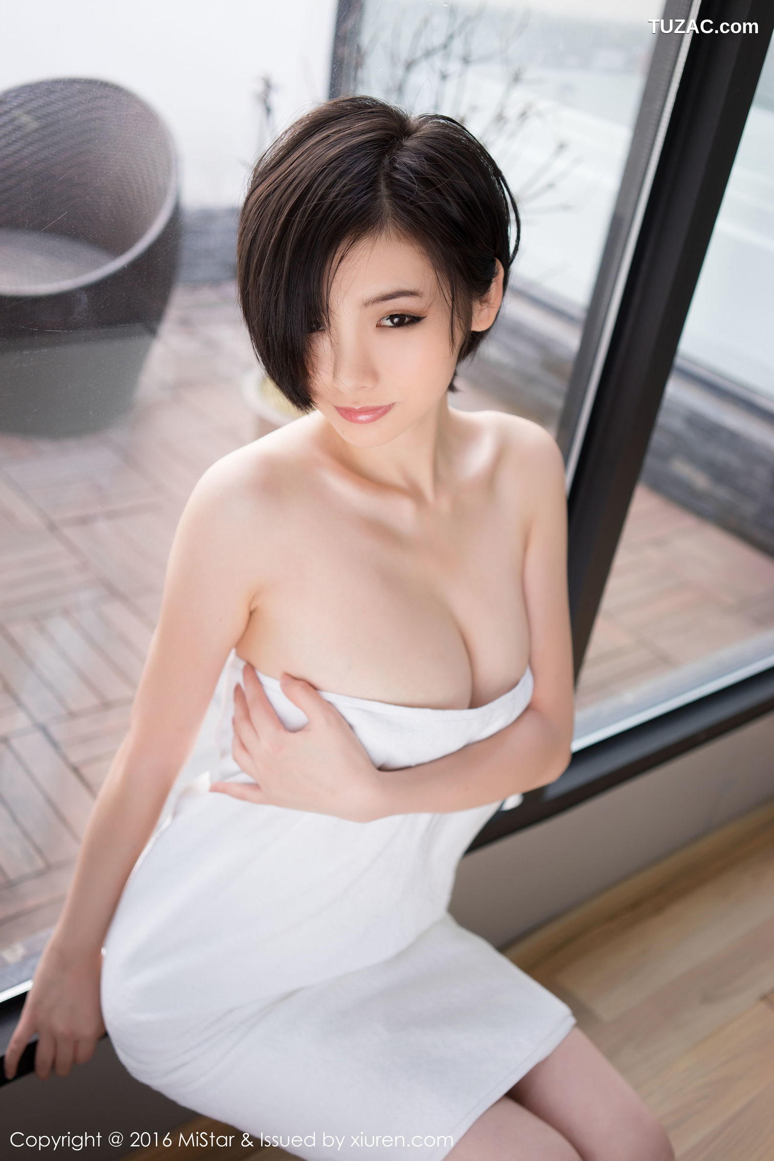 MiStar魅妍社-077-Jenny佳妮-《拥有傲人巨乳的短发妹子》-2016.04.22